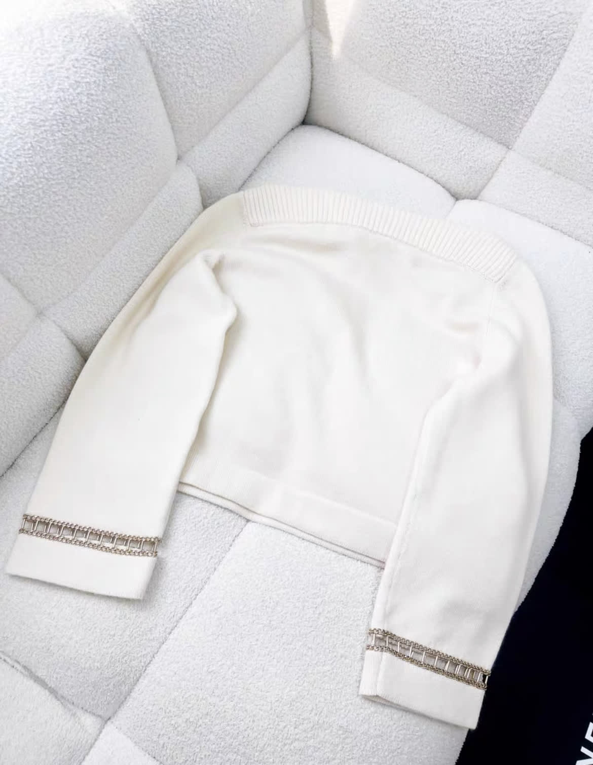 Chanel Off-White Cashmere Knitted Sweater Top - Image 5