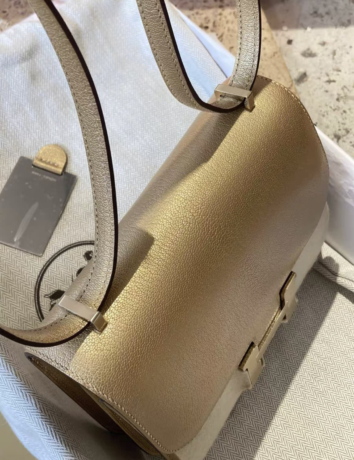 Hermès Metallic Chevre Chamkilight Constance 18 Dore - Image 3