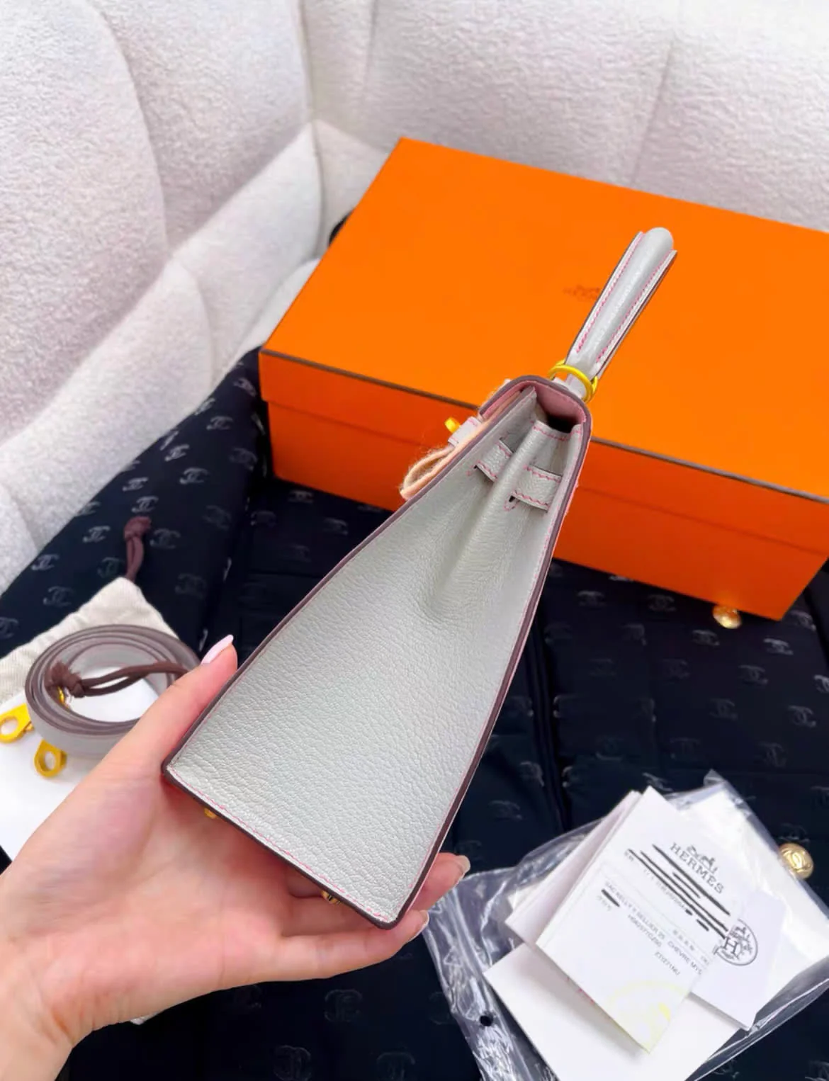 Hermes Kelly 25 Sellier Rose sakura/Pearl grey Chevre myzore goatskin Matt gold hardware - Image 4