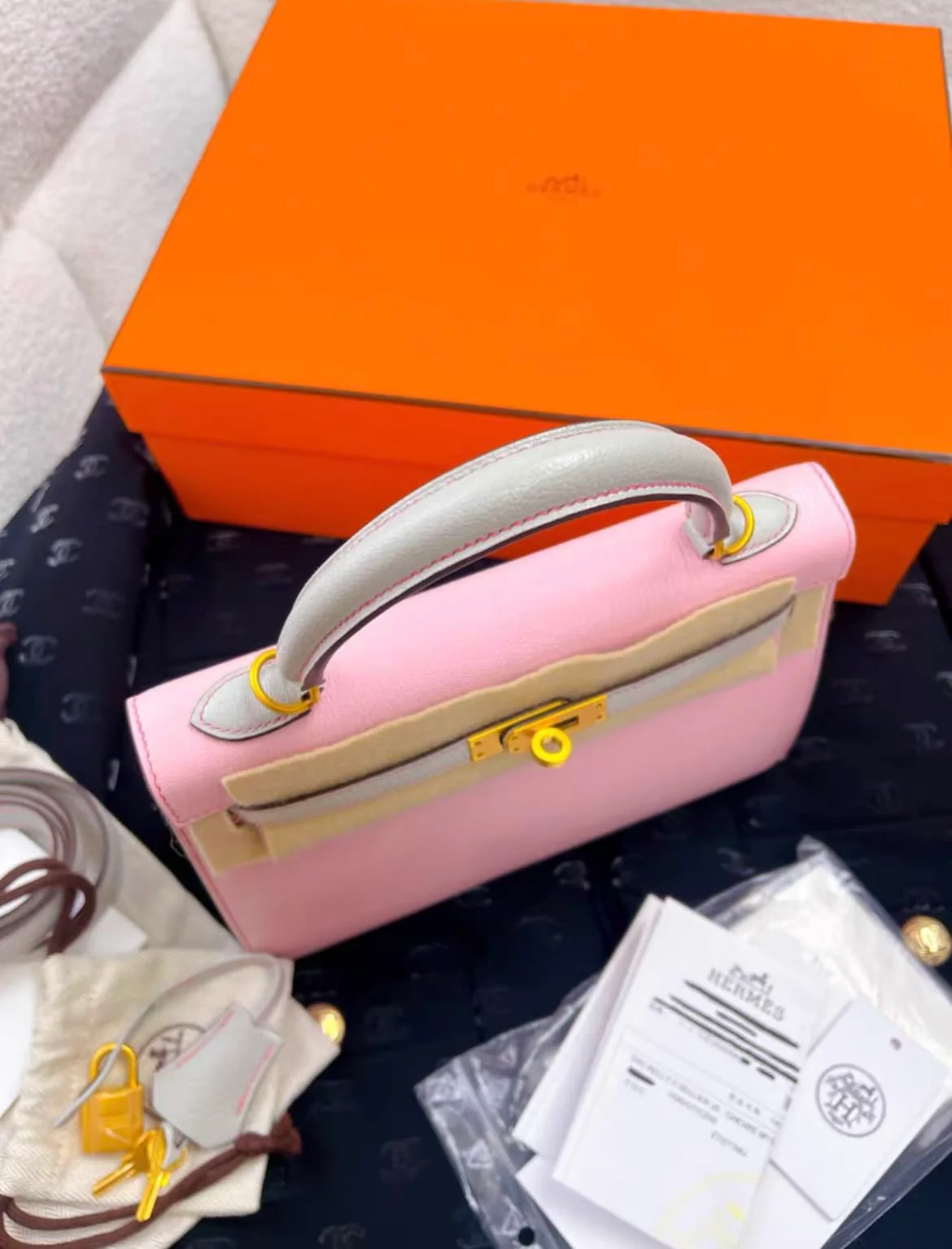 Hermes Kelly 25 Sellier Rose sakura/Pearl grey Chevre myzore goatskin Matt gold hardware - Image 5