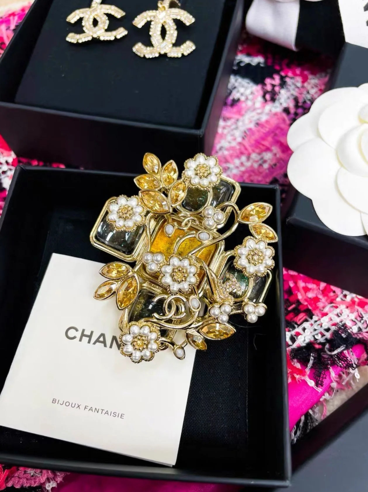 Chanel 22 flower cross brooch - Image 2