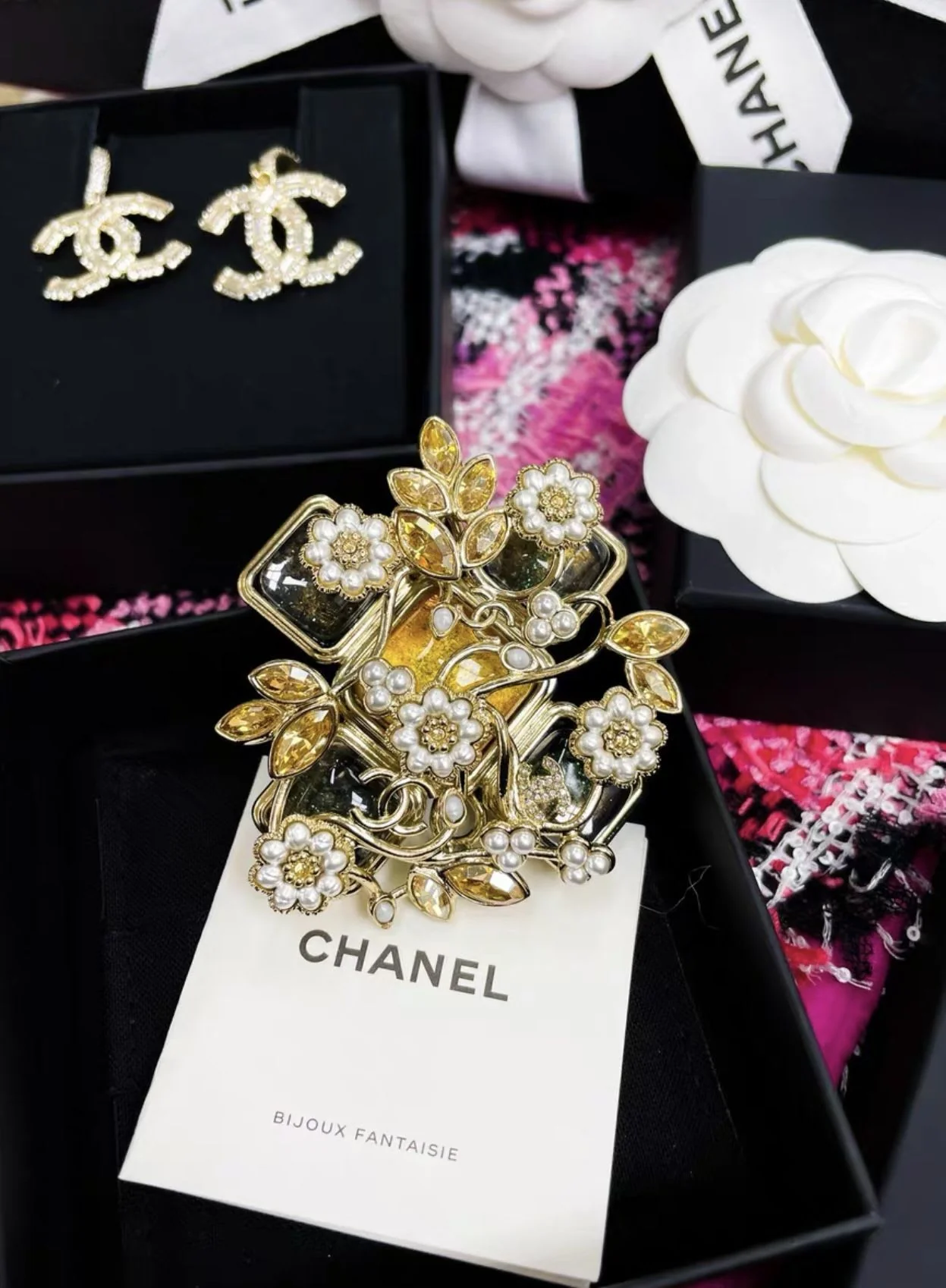 Chanel 22 flower cross brooch - Image 3