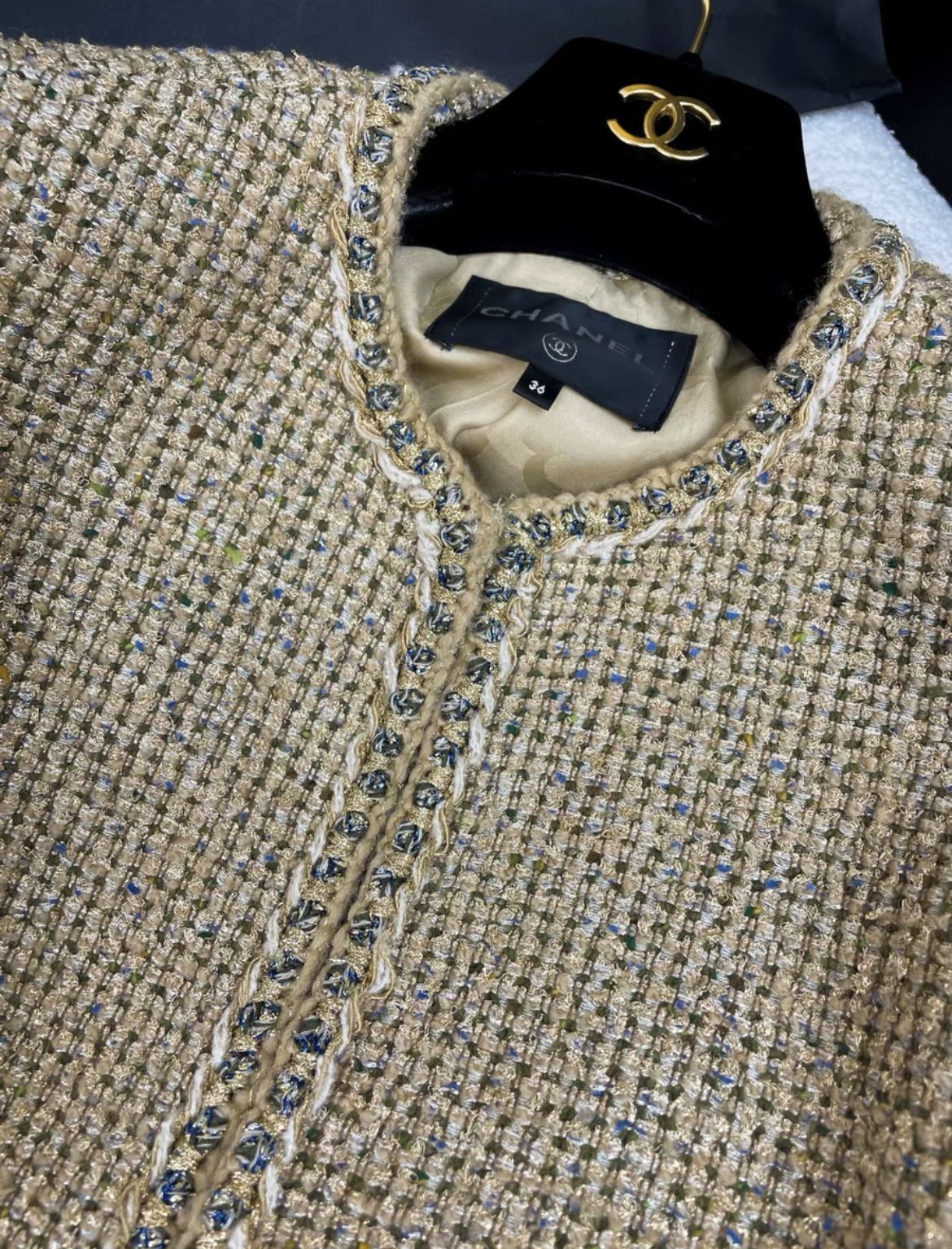 Chanel 21 Golden Fur Jacket - Image 4