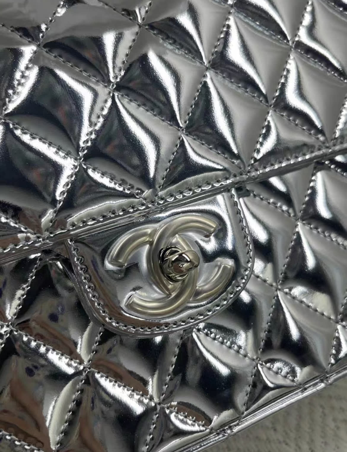 CHANEL 24C BACKPACK WITH STAR PATENT SILVER LGHW (MICROCHIP) - Image 4