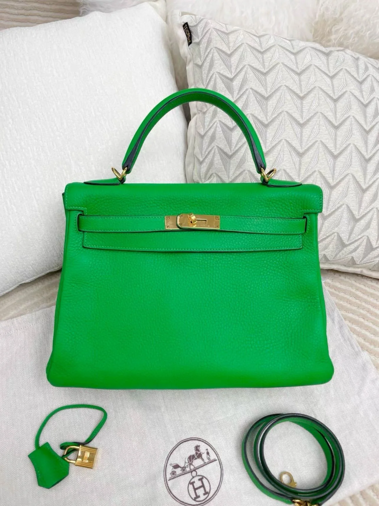 Hermes kelly 32 green gold togo leather Q engraved