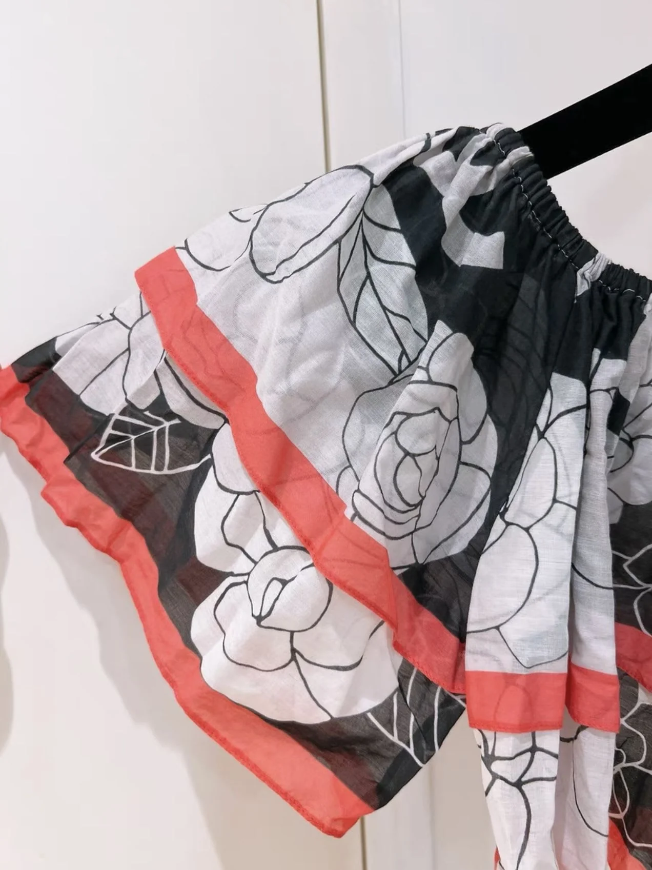 Chanel 21 early spring camellia one-shoulder top - Image 2