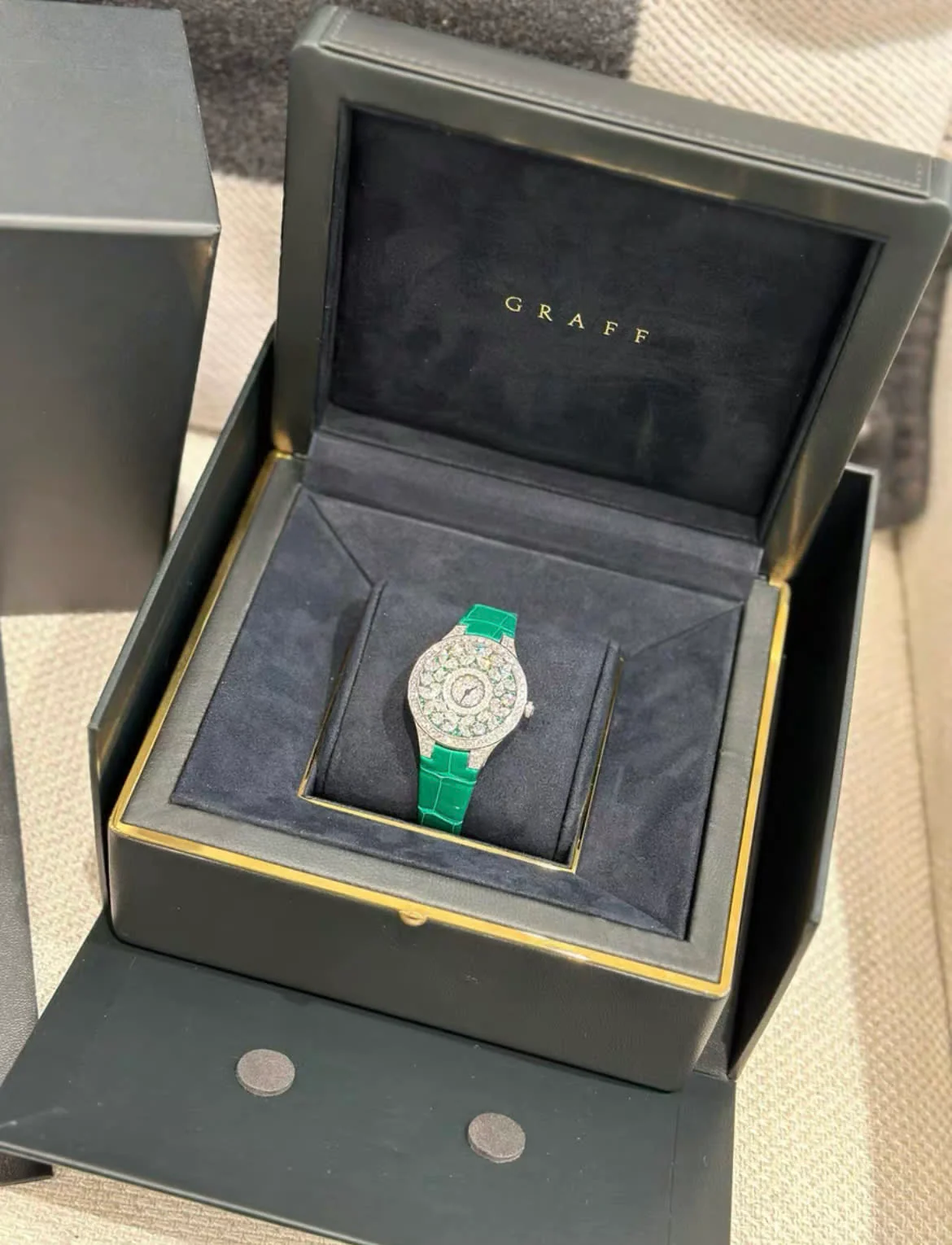 Graff classic butterfly emerald & diamond watch - Image 5