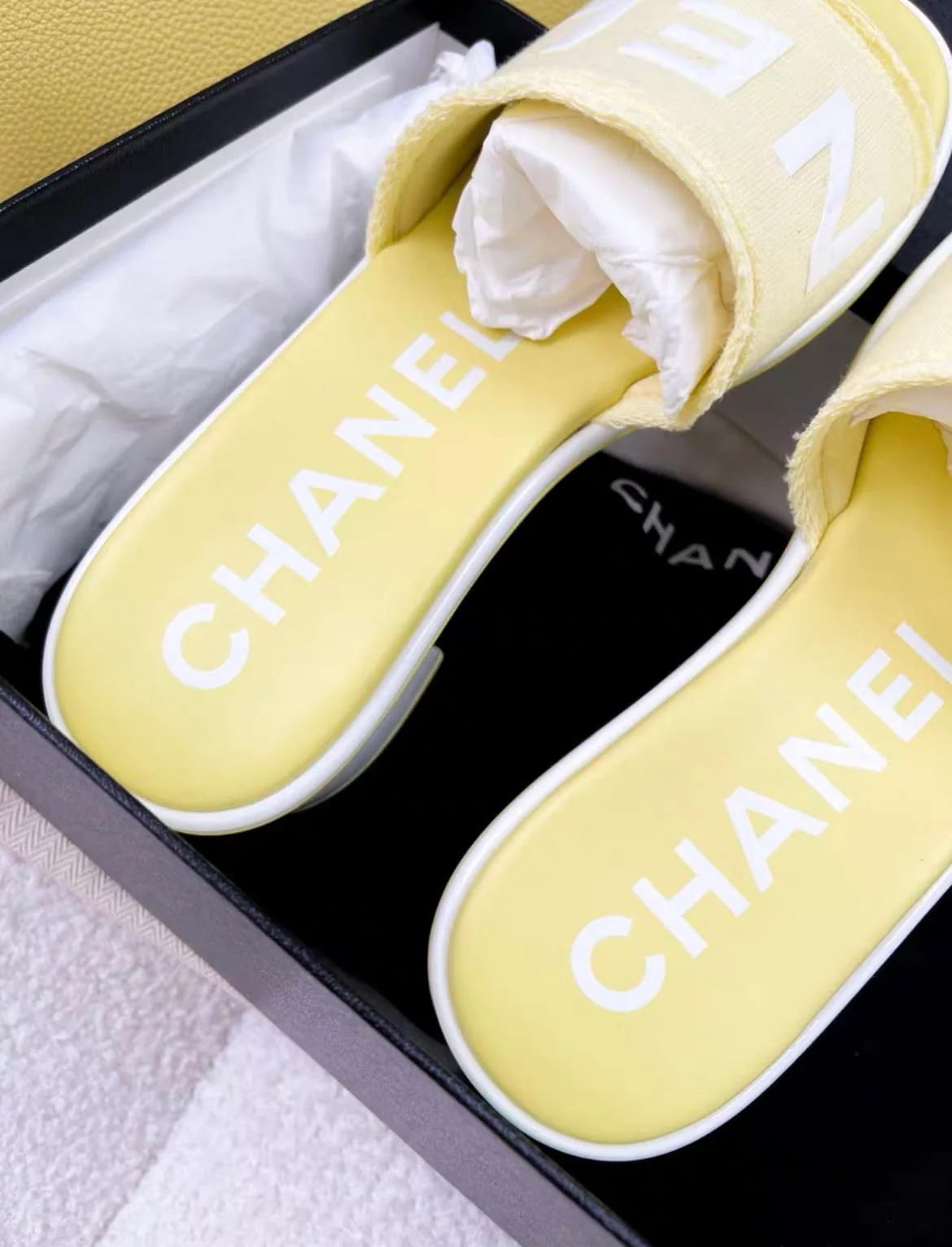 Chanel 24C yellow sandals - Image 4