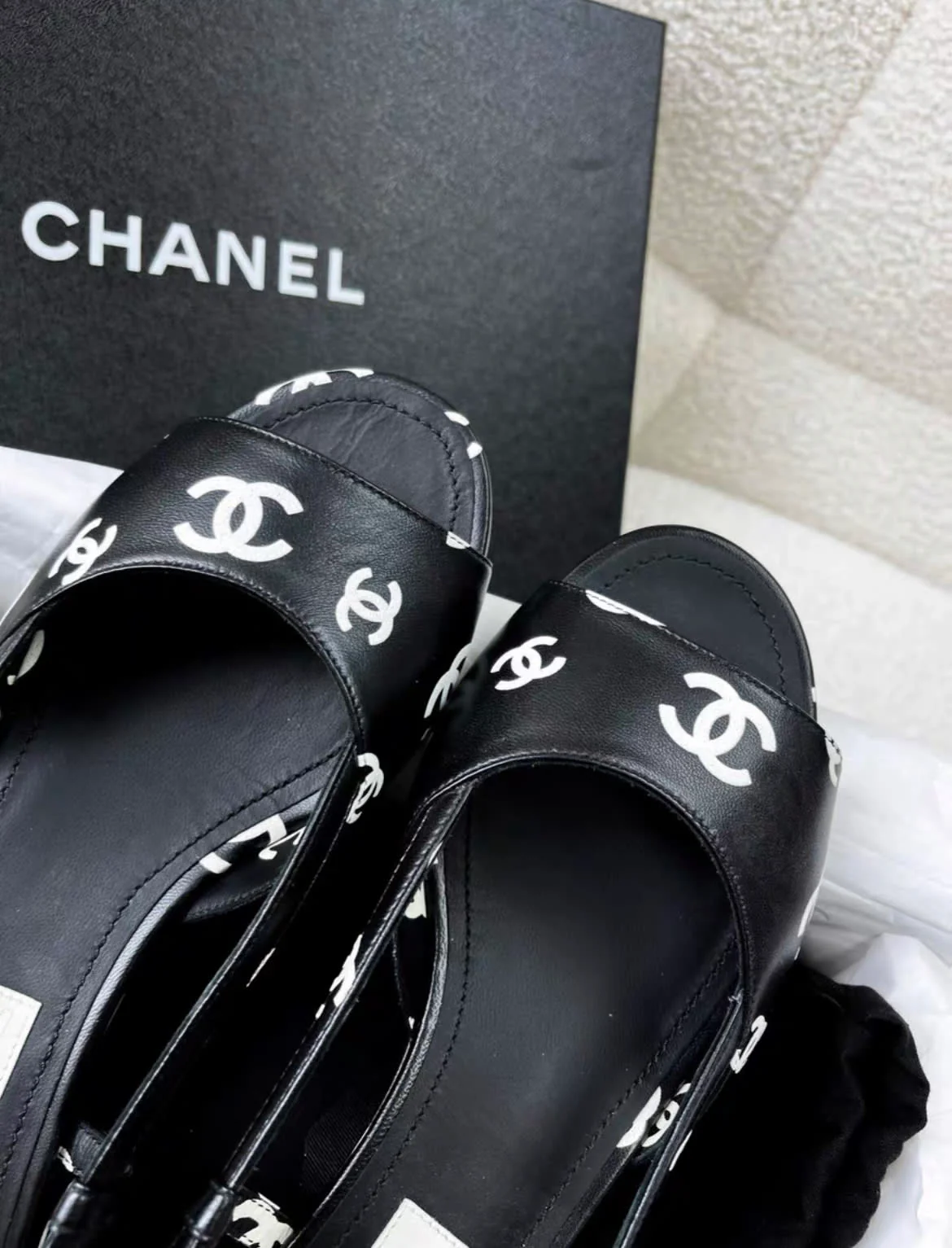 Chanel 22S Black and White Double C Full Logo Slingback sandals - Image 4