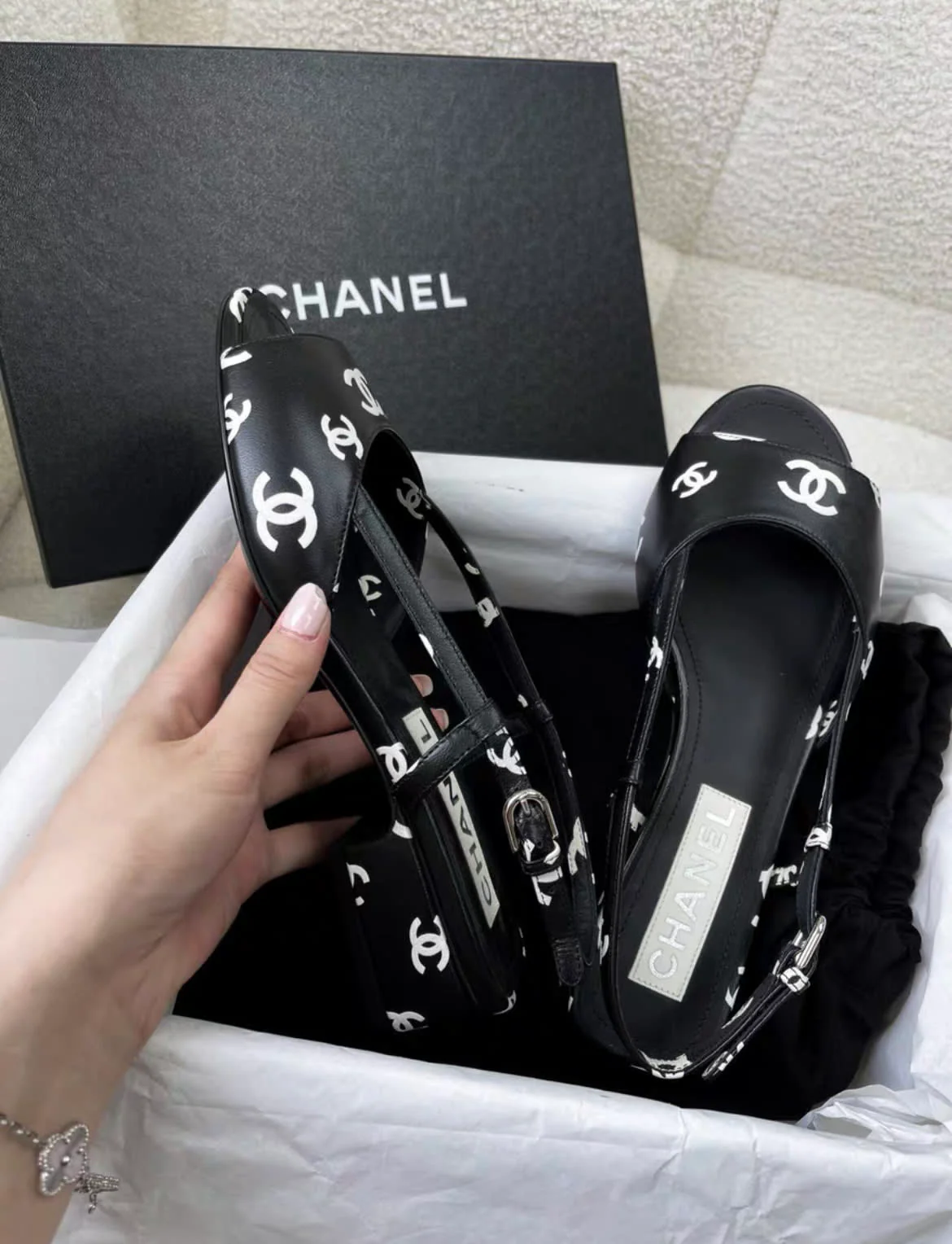 Chanel 22S Black and White Double C Full Logo Slingback sandals - Image 5