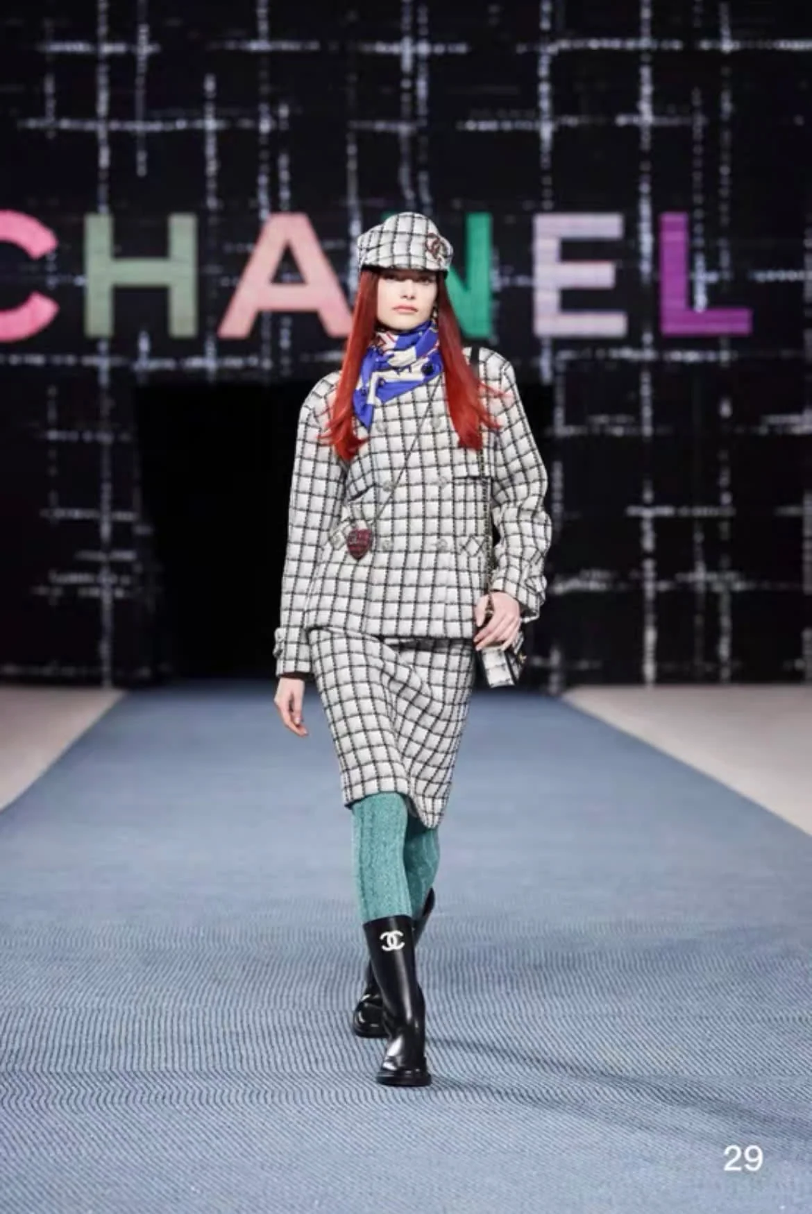 Chanel 22AW black and white plaid tweed Skirt - Image 2