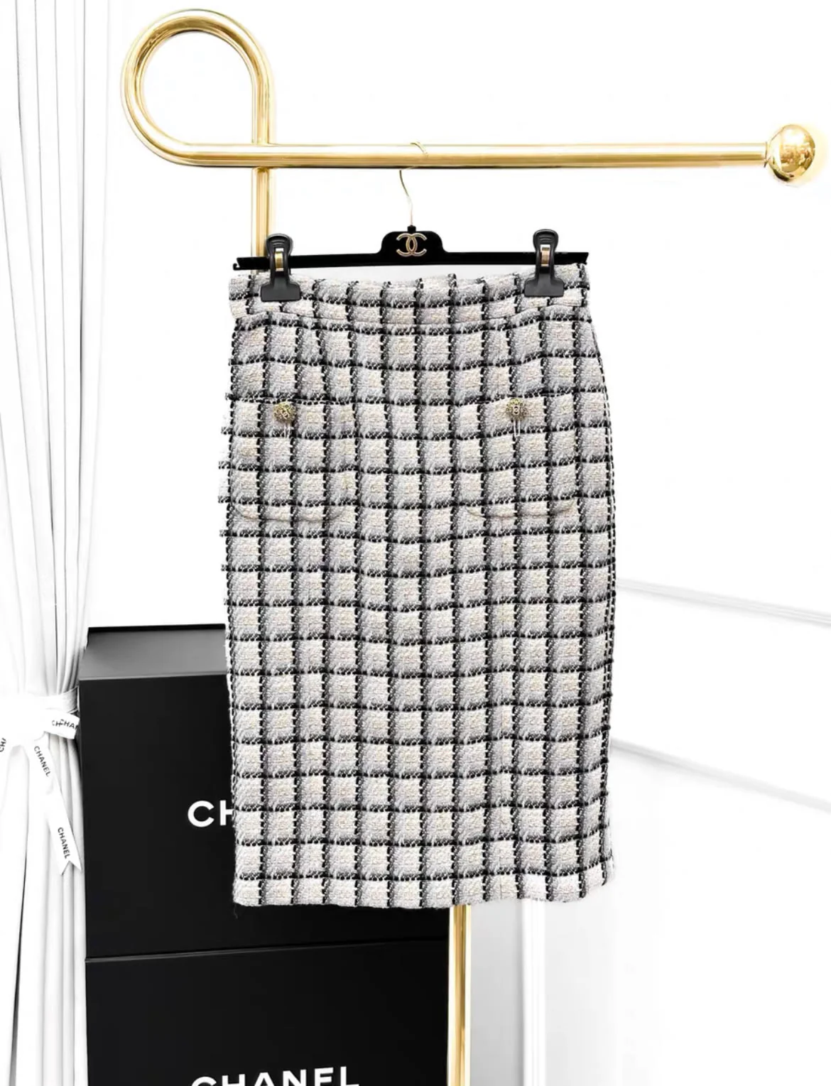 Chanel 22AW black and white plaid tweed Skirt - Image 3