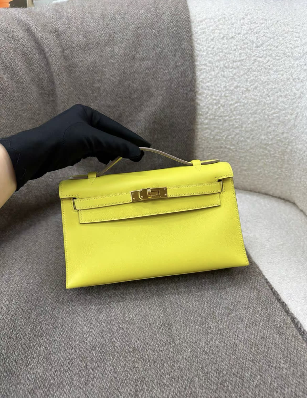 Hermès Kelly Pochette Lime Swift Gold Hardware - Image 4