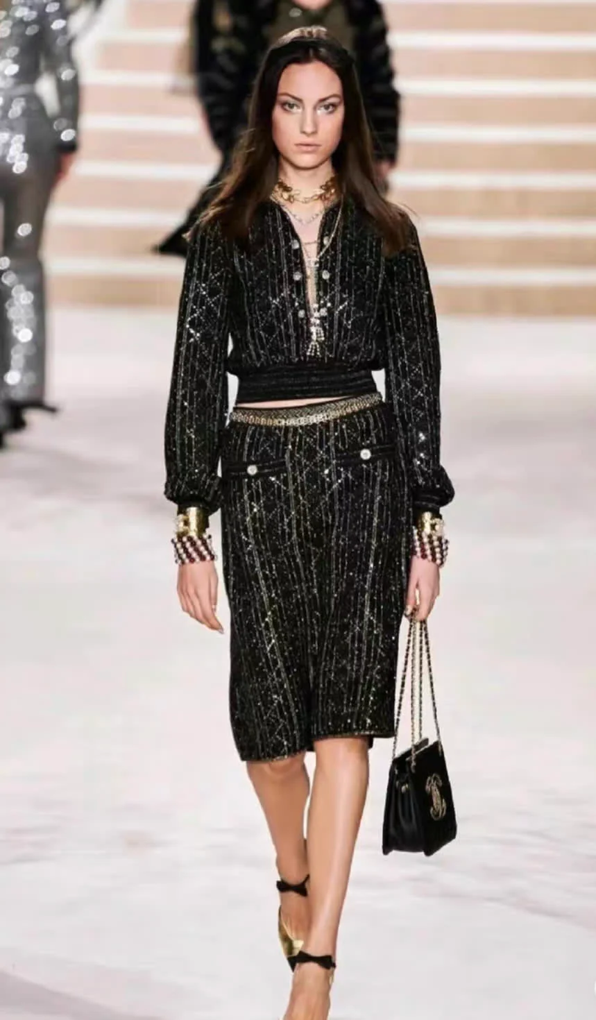 Chanel 20A high end set of top size 38 and skirt size 36 - Image 3