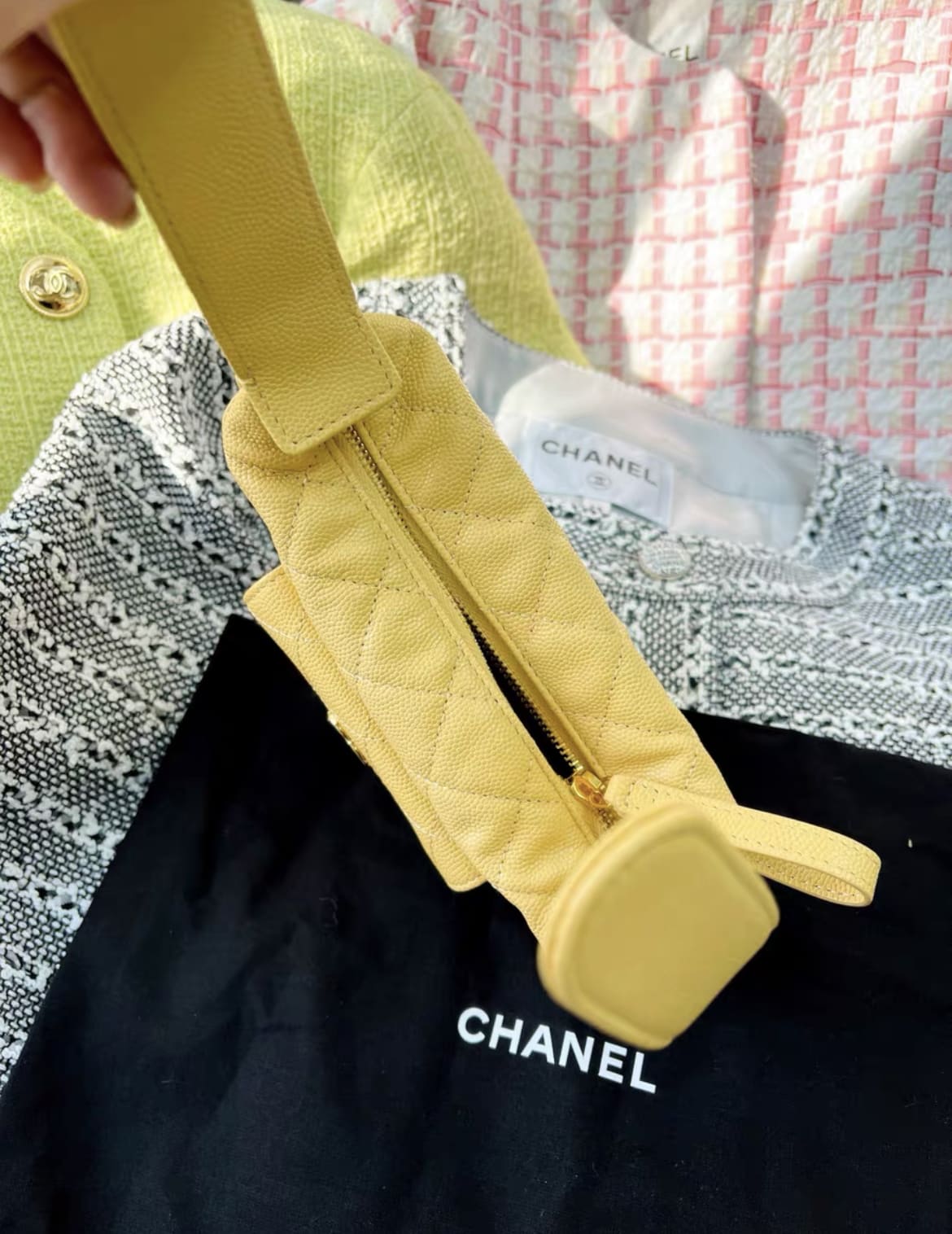 Chanel 23 Yellow Lychee Leather Hula Hoop Clutch - Image 2