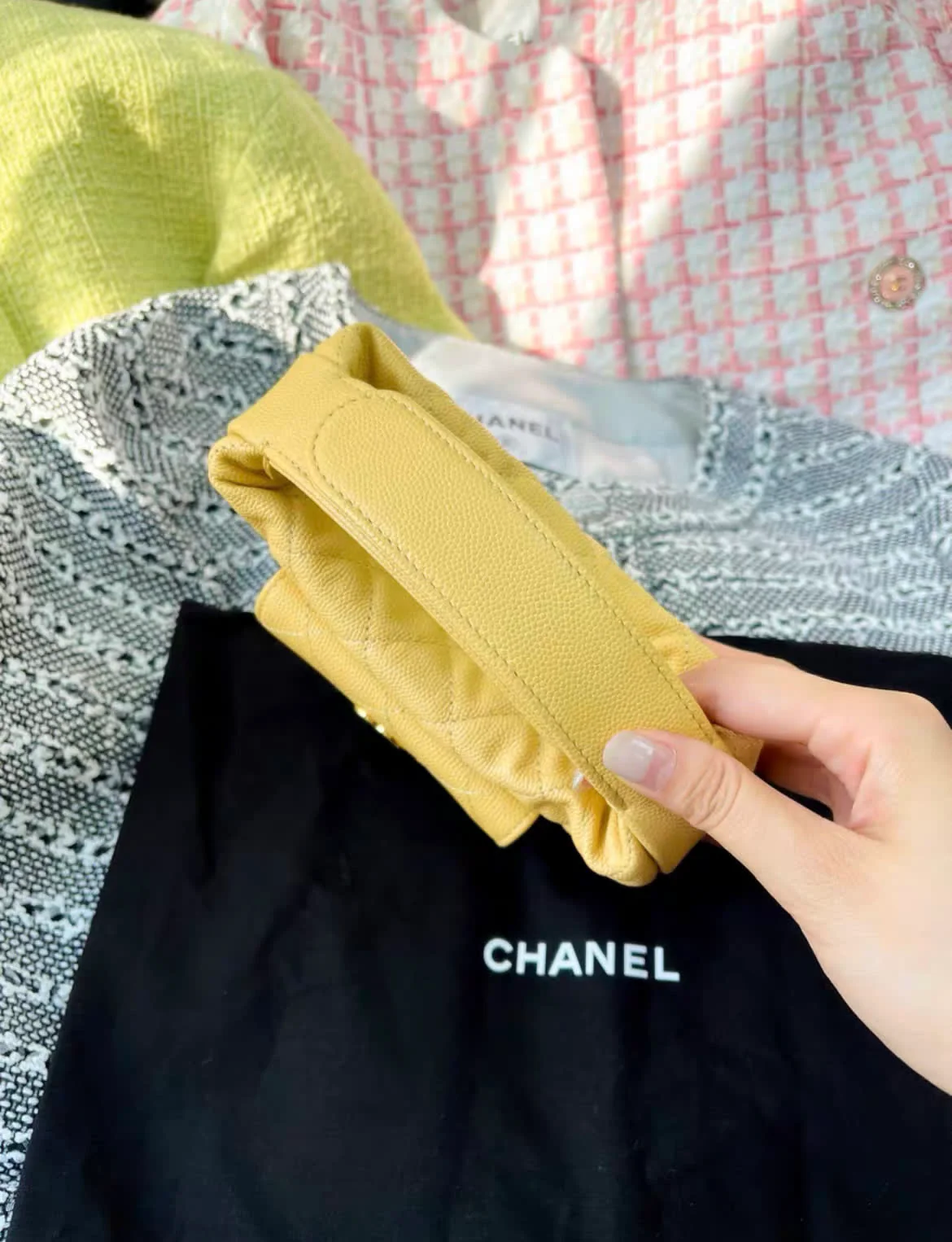 Chanel 23 Yellow Lychee Leather Hula Hoop Clutch - Image 5