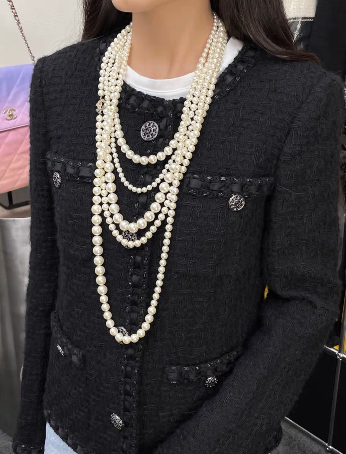 Chanel 17V multi-layer pearl necklace - Image 4
