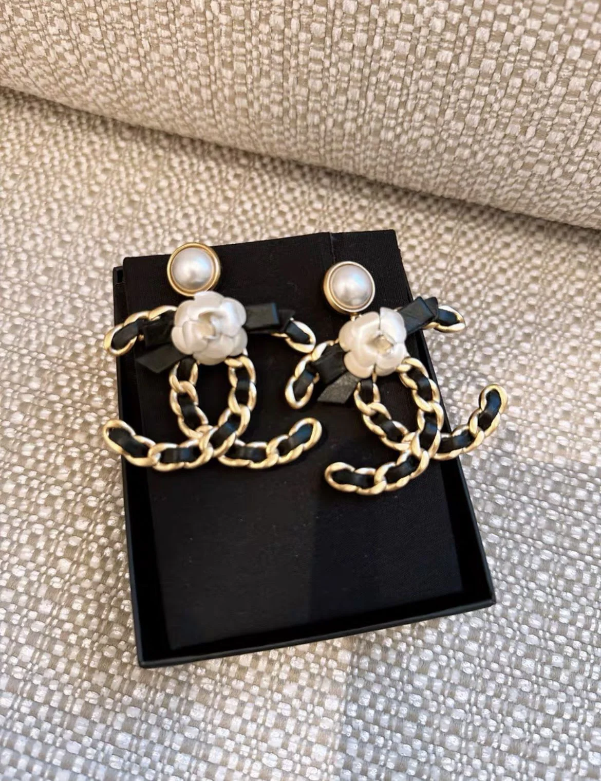 Chanel Black Bow With Camellia Round Earrings - Image 4