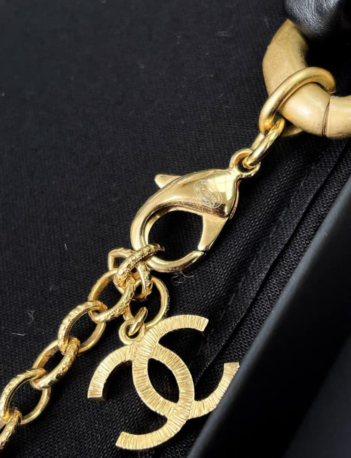 Chanel 20A Gold Leather Chain with Black Bow Pearl Chain Waist Belt - Image 2