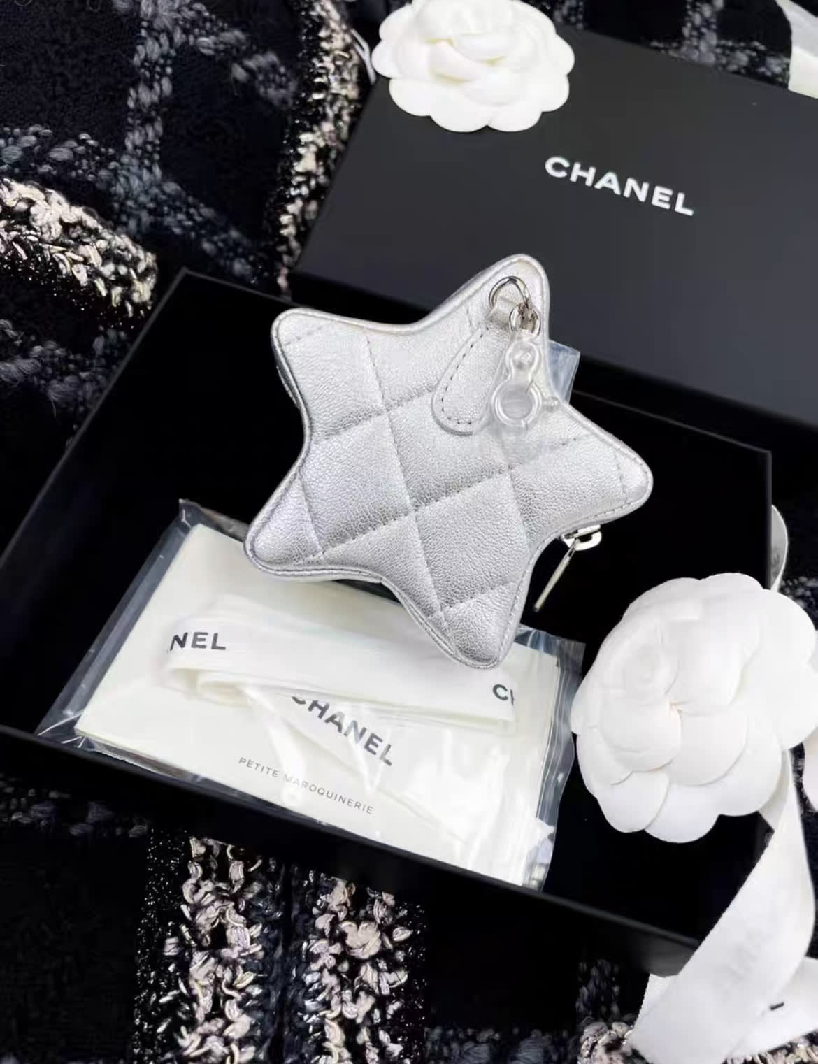 24C Chanel Mini Silver metallic lambskin STAR CC Logo Coin Purse charm - Image 2