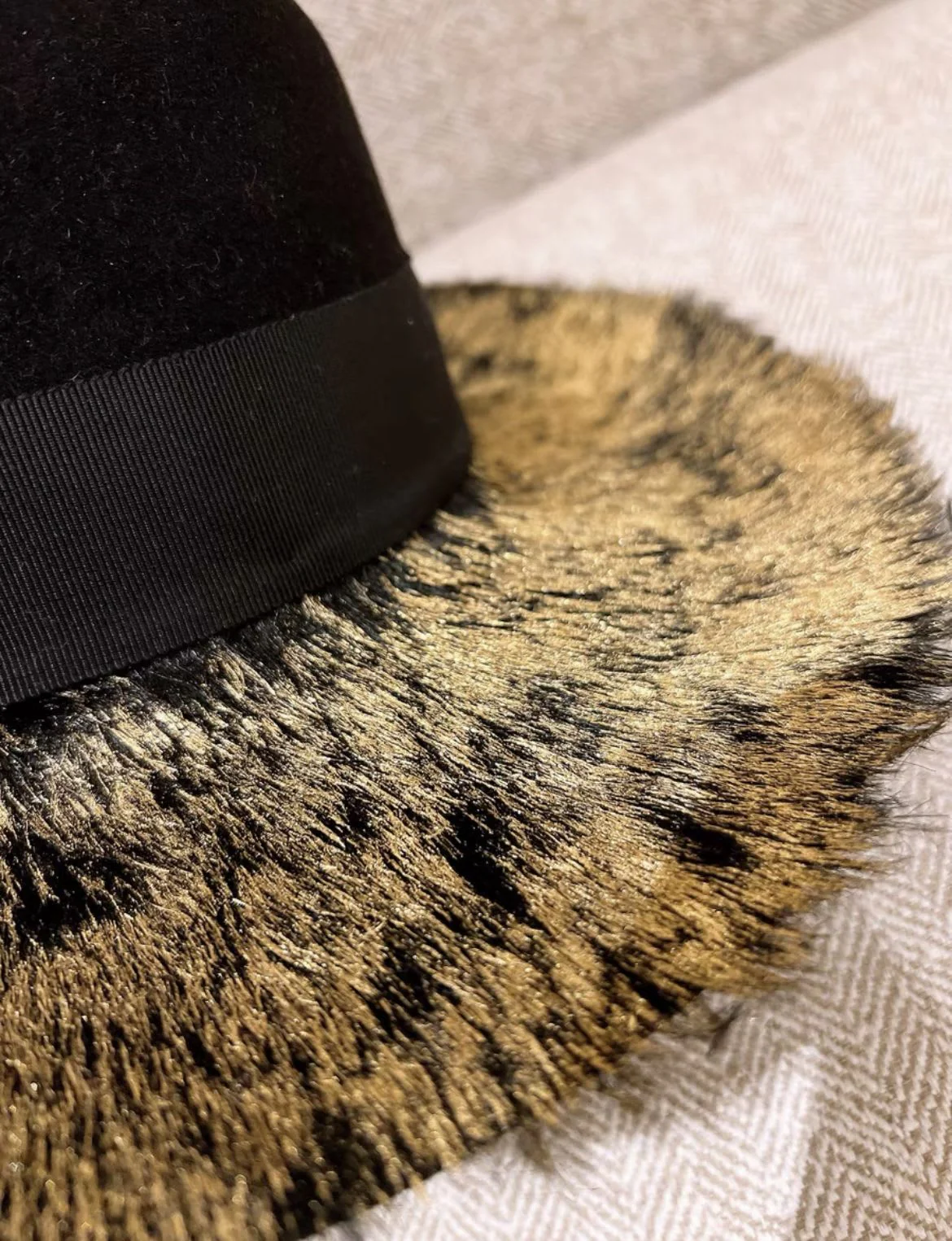 Maison Michel MM black gold feather hat - Image 2