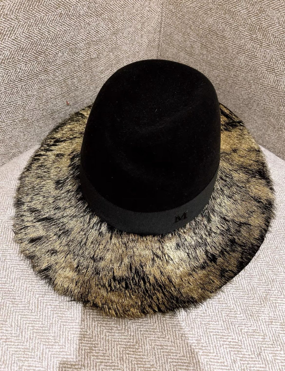 Maison Michel MM black gold feather hat - Image 4