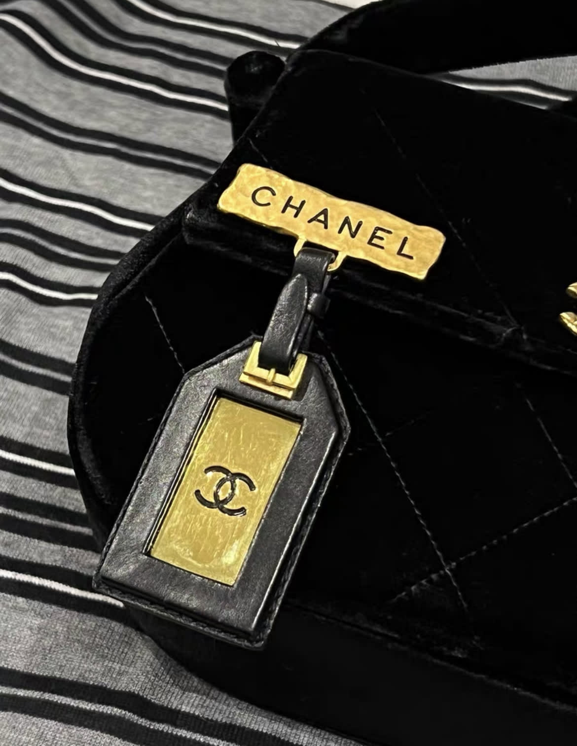 Chanel 94P name plate brooch - Image 5