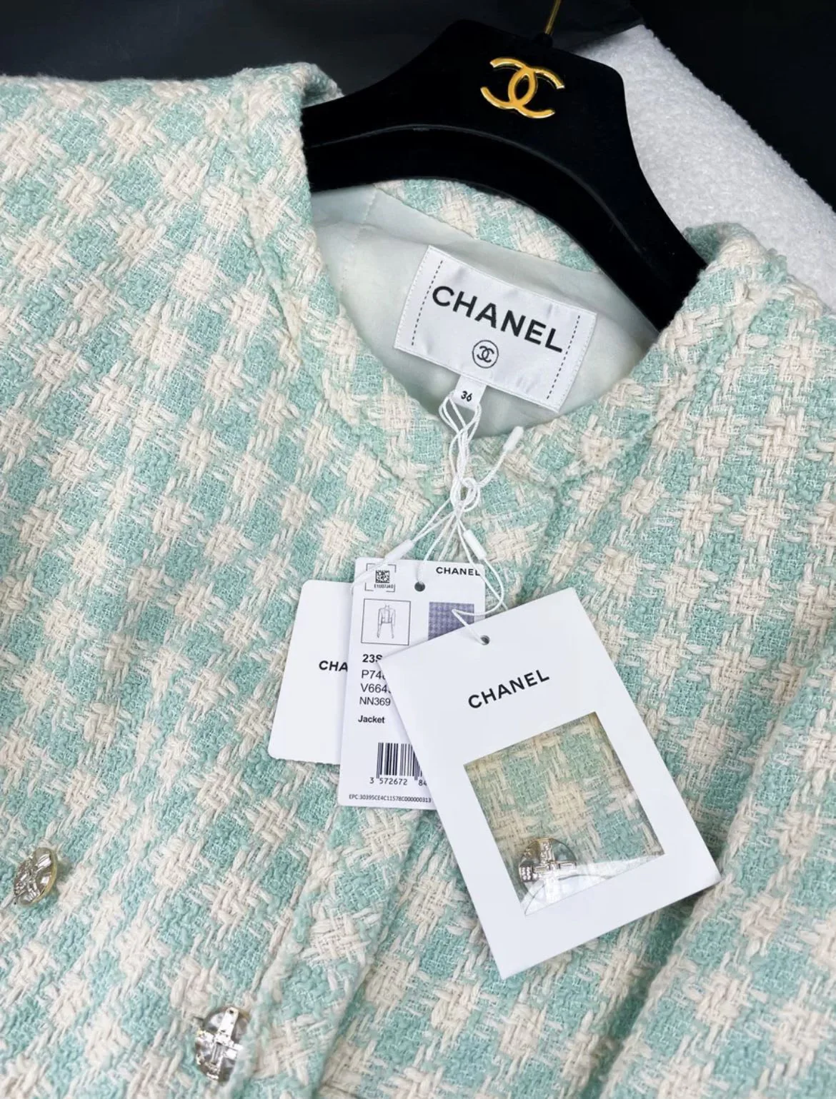 CHANEL 23S RUNWAY TWEED JACKET LT BLUE/ ECRU 36 - Image 4