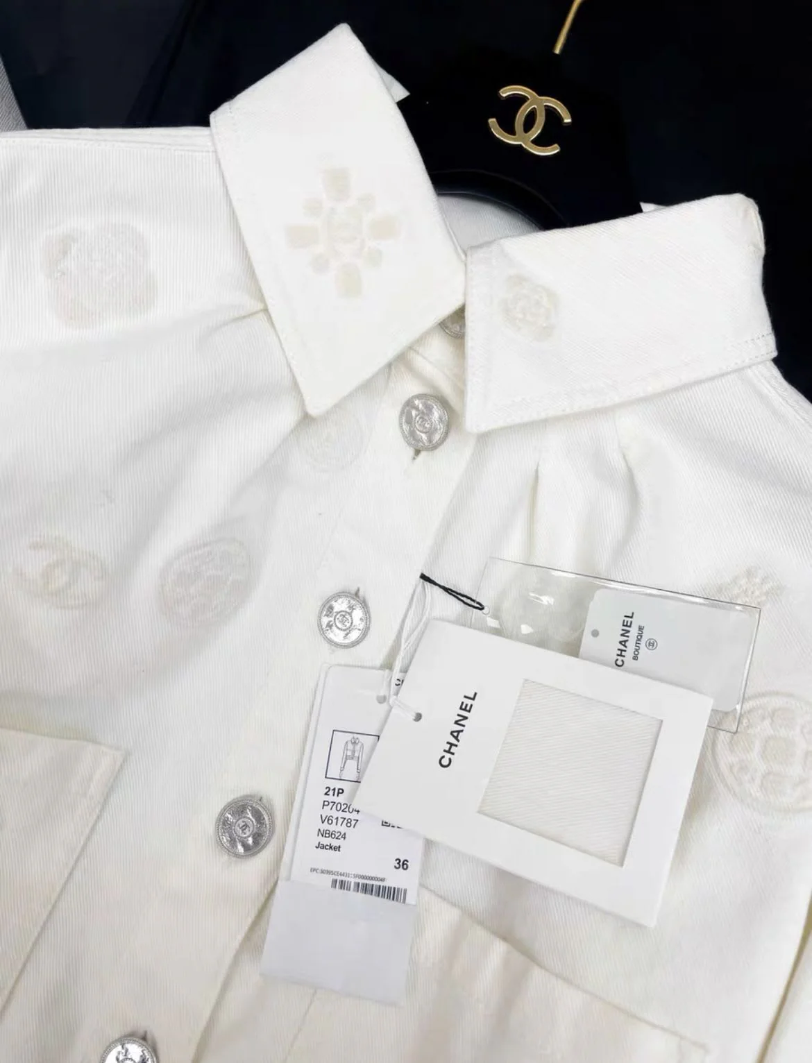 Chanel 21ss White Embossed Denim Jacket - Image 2