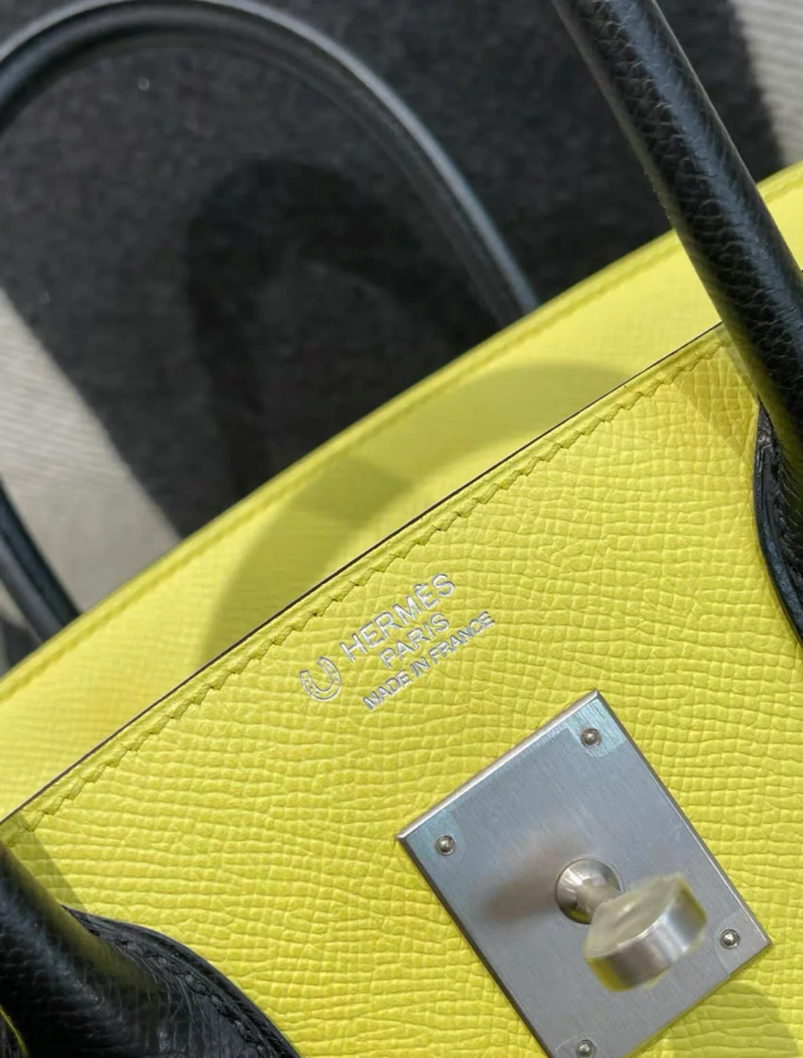 Hermès Horseshoe Stamp (HSS) Lemon and black Birkin 30cm of Epsom Leather with Palladium hardware - Image 2