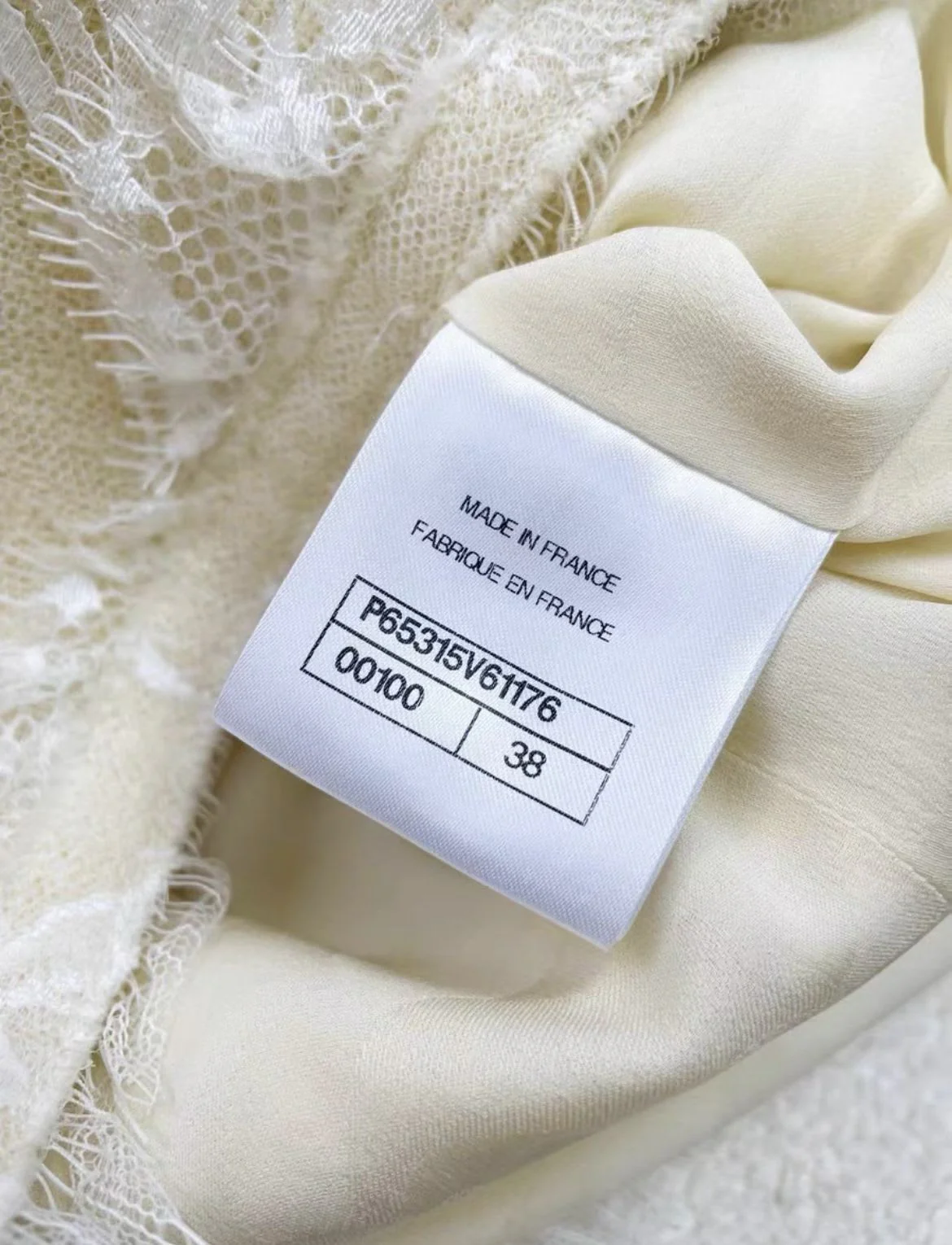 Chanel 20 White Lace Jacket - Image 3