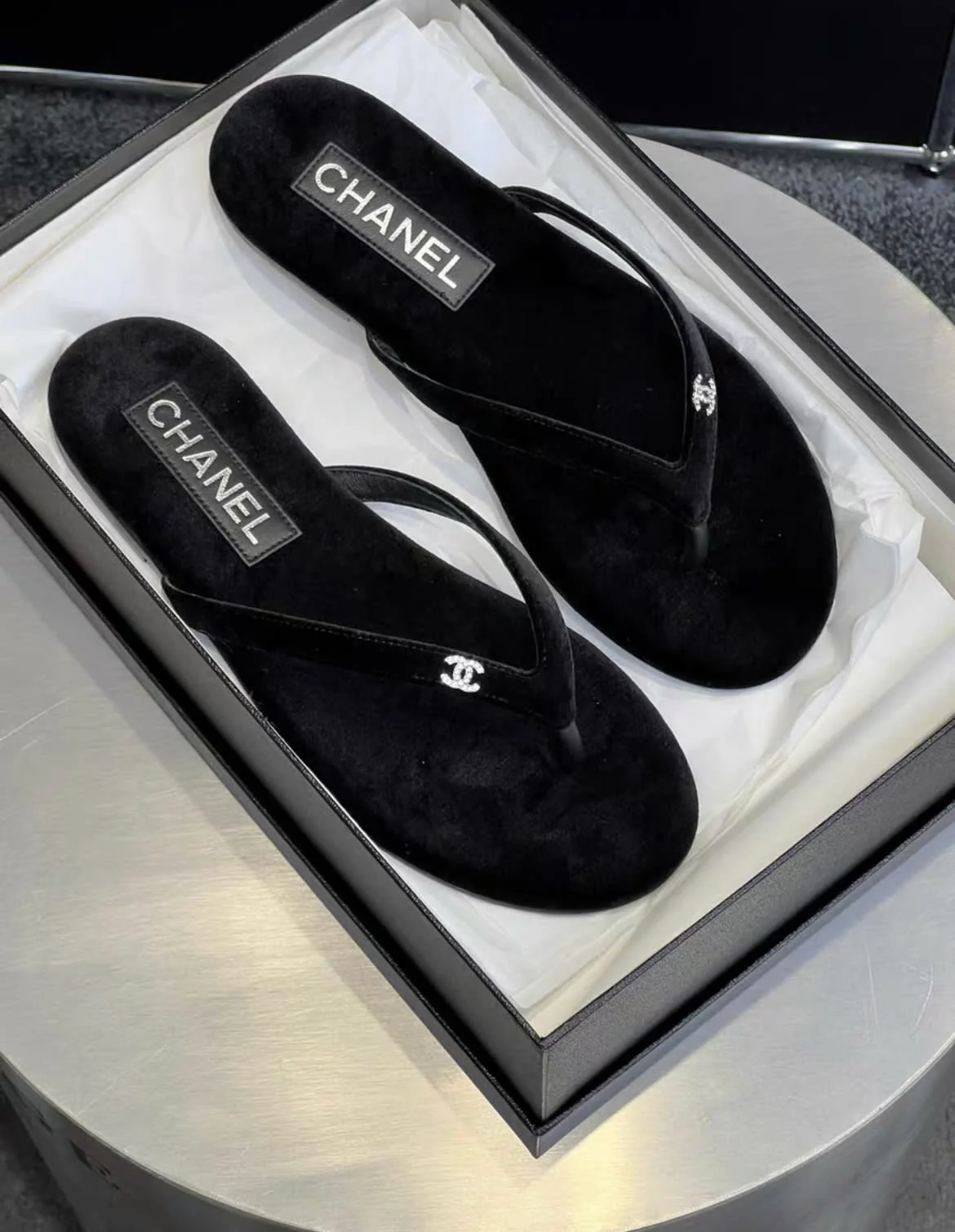 Chanel 24S black velvet diamond CC slippers - Image 2