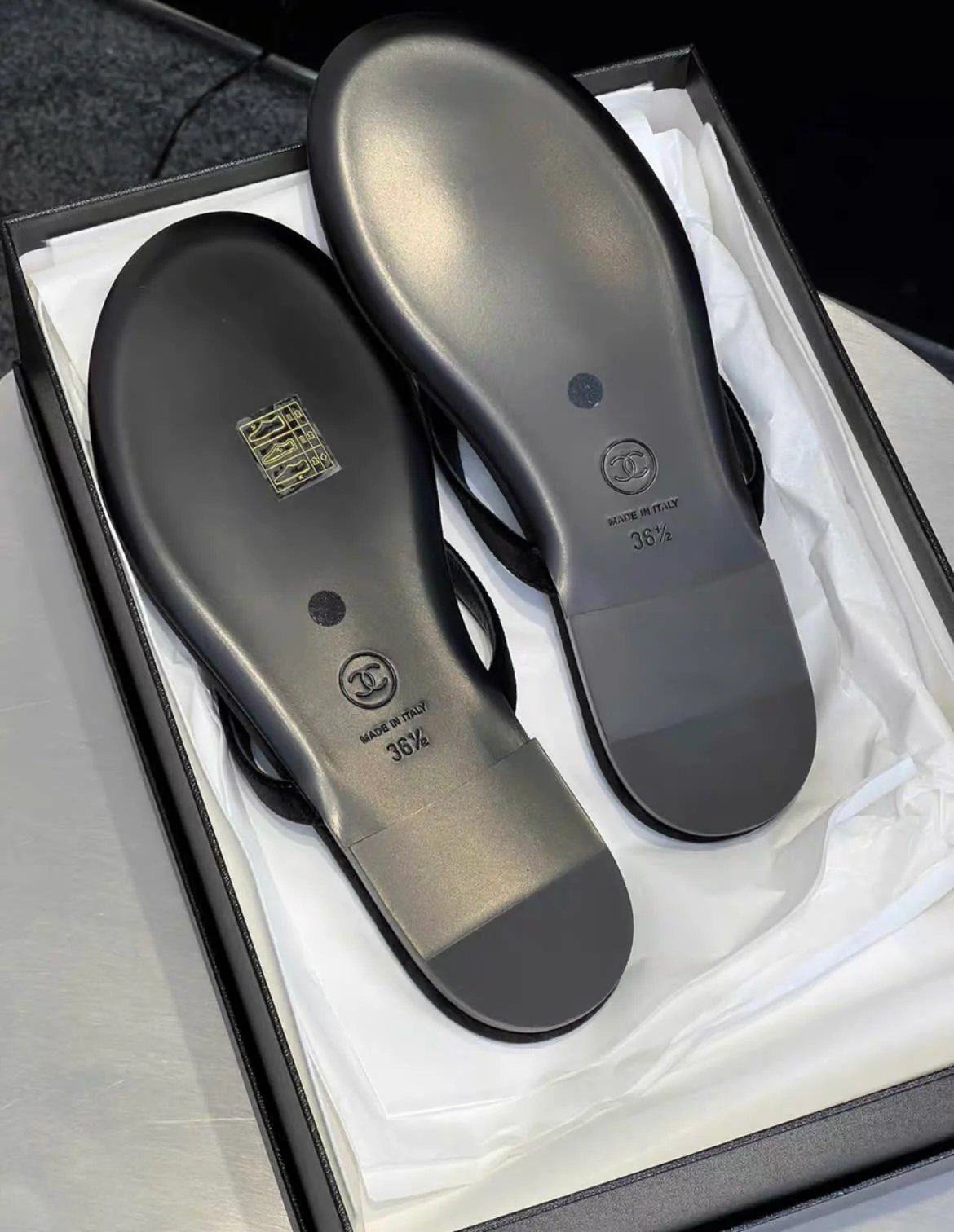 Chanel 24S black velvet diamond CC slippers - Image 3