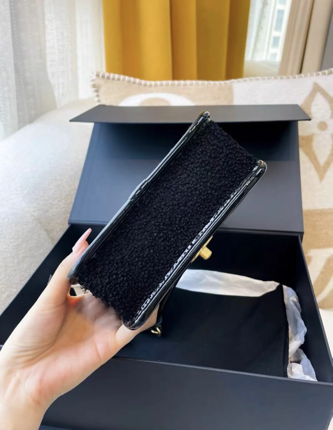 Chanel 22AW black tweed patent leather chain bag - Image 4