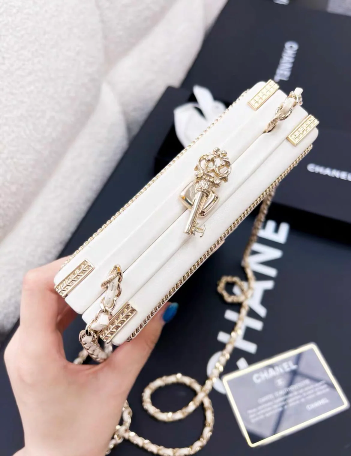 CHANEL MINAUDIÈRE LIMITED EDITION CHANEL COCO CHANEL SUITE 202 RITZ PARIS GOLD-TONE HARDWARE - Image 2