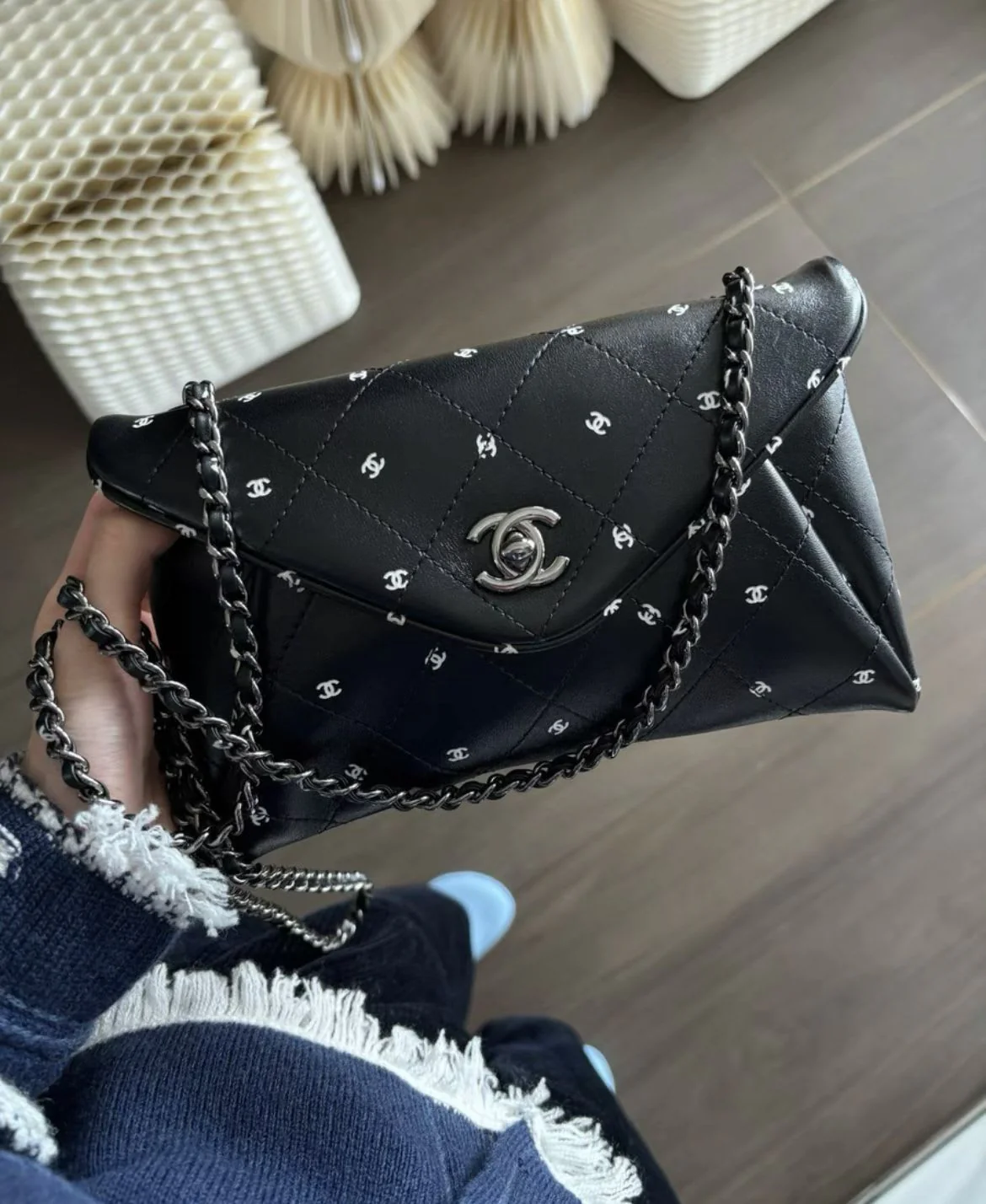 Chanel22 black logo envelope bag - Image 4