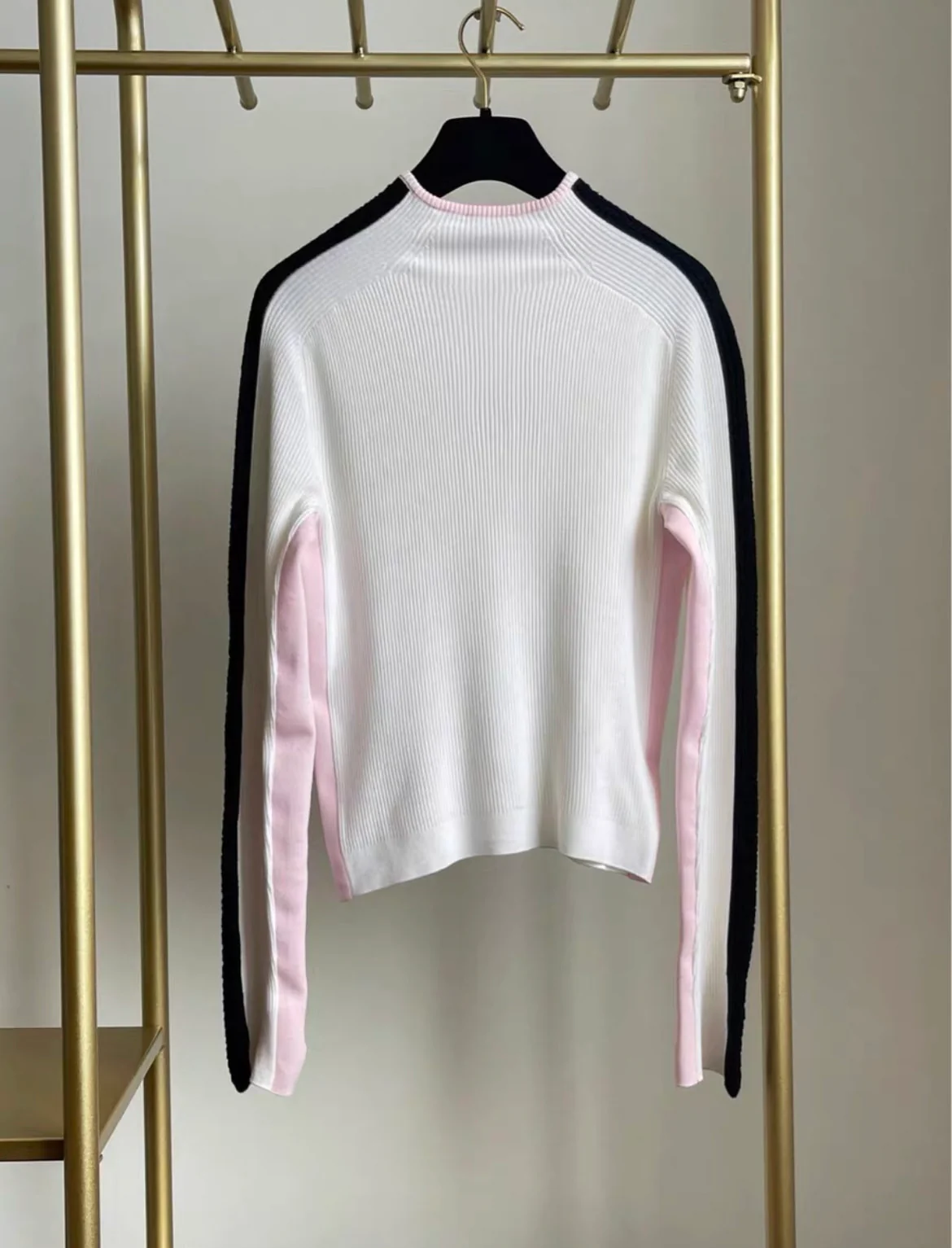Chanel 2023 Coco neige 23n ski series white cashmere top fr38 with tag - Image 2