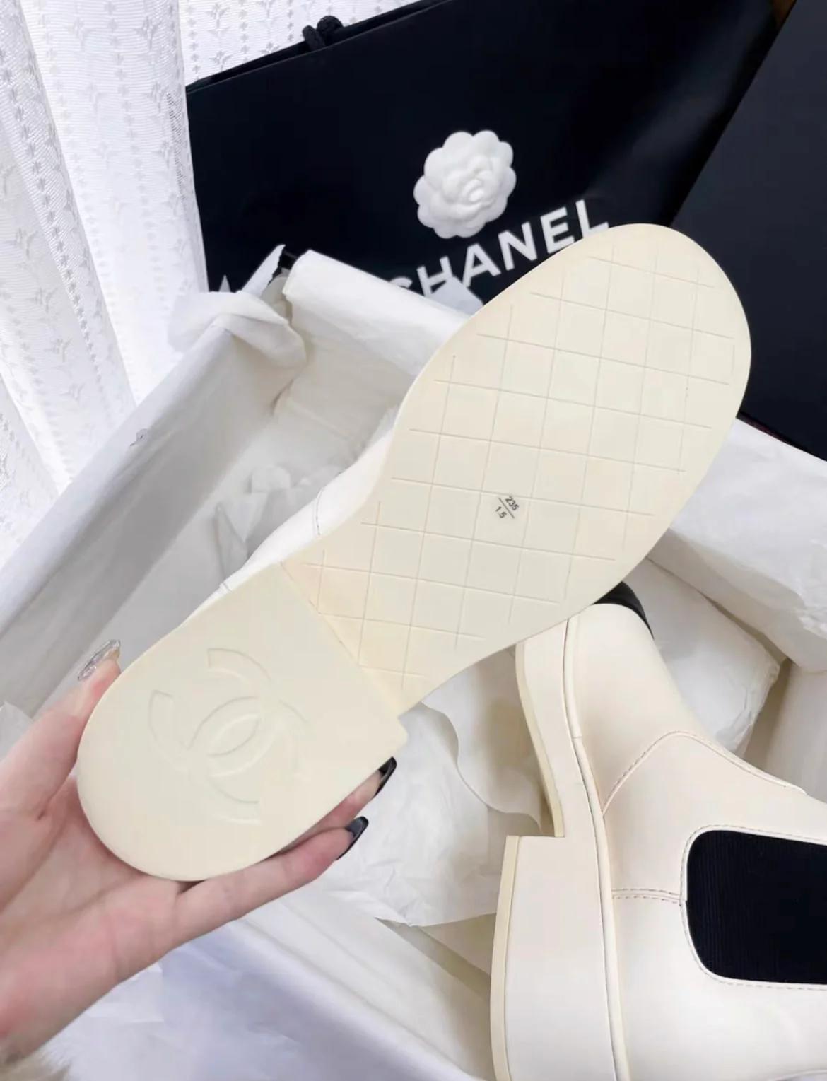 Chanel 22P black and white color short boots - Image 3