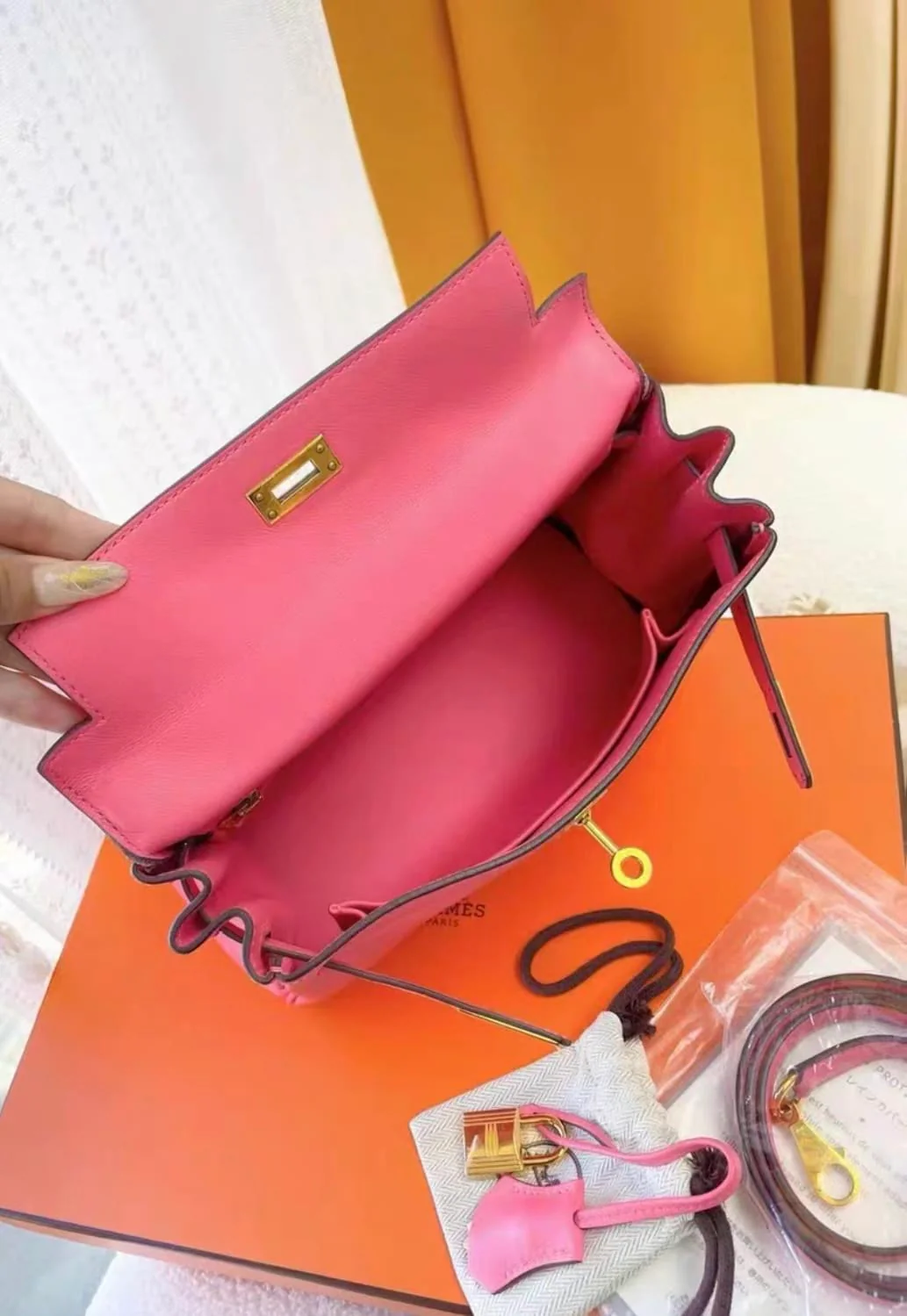 Hermes Kelly 25 pink Swift leather gold hardware - Image 4