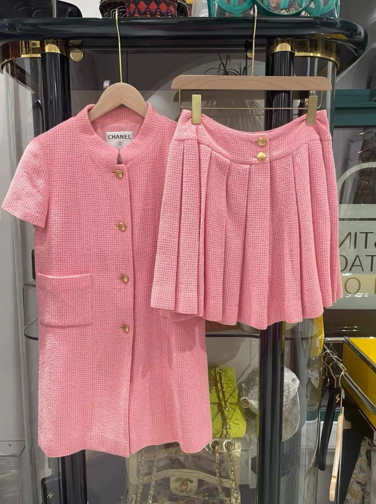 Chanel pink suit jacket ➕ pleated skirt - Image 4