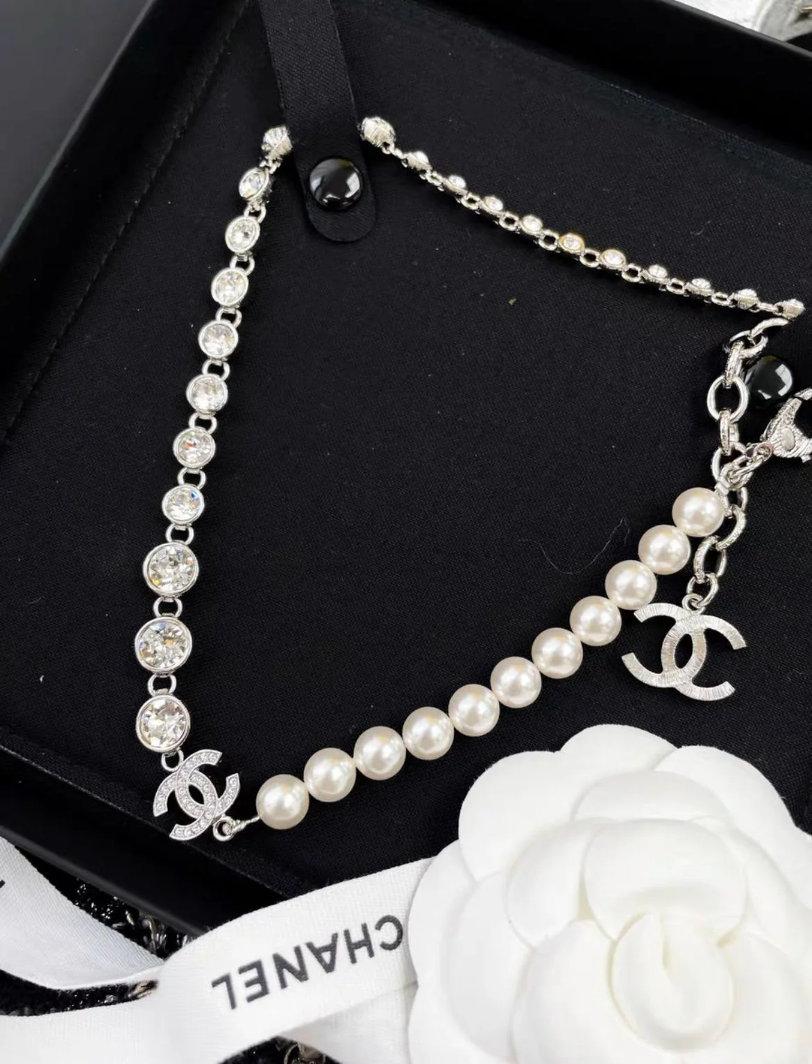 Chanel 23S silver pearl rhinestone choker necklace - Image 4
