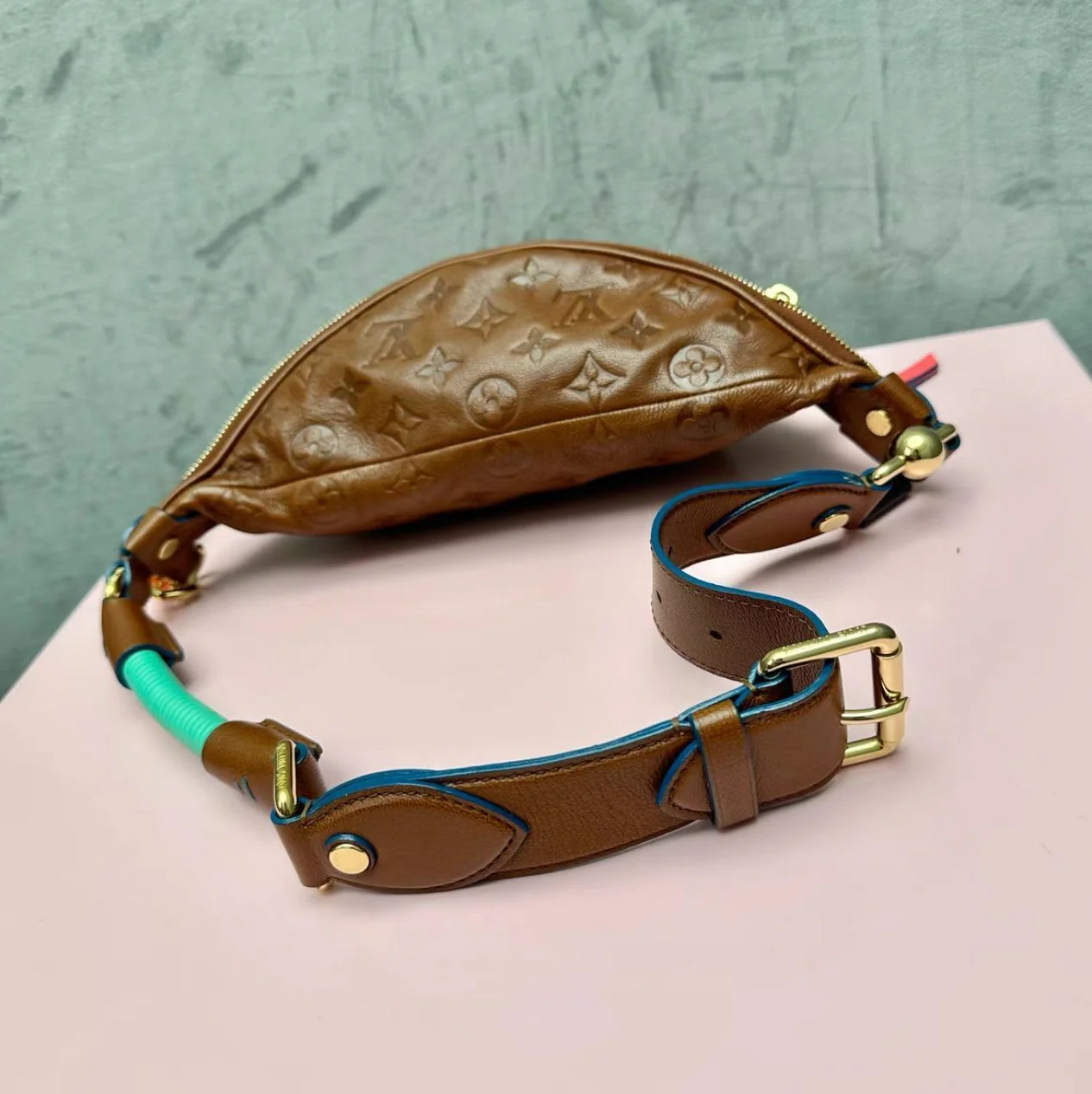 LV waist bag, the same style as riri. - Image 2
