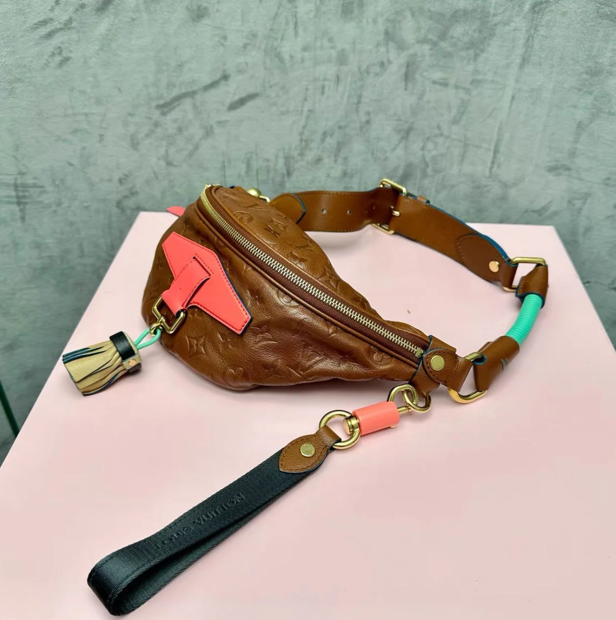 LV waist bag, the same style as riri. - Image 3