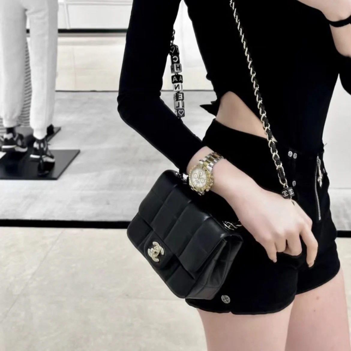 Chanel 23 early spring black letter dice chain bag - Image 3