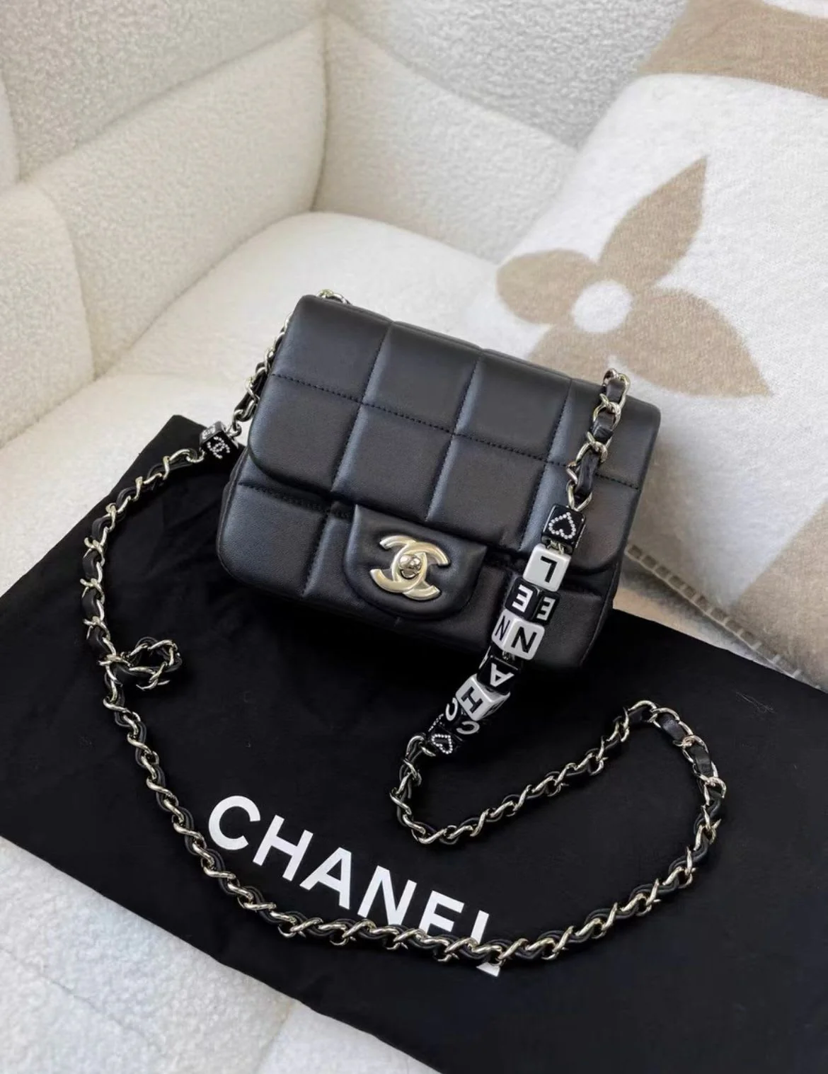 Chanel 23 early spring black letter dice chain bag - Image 4