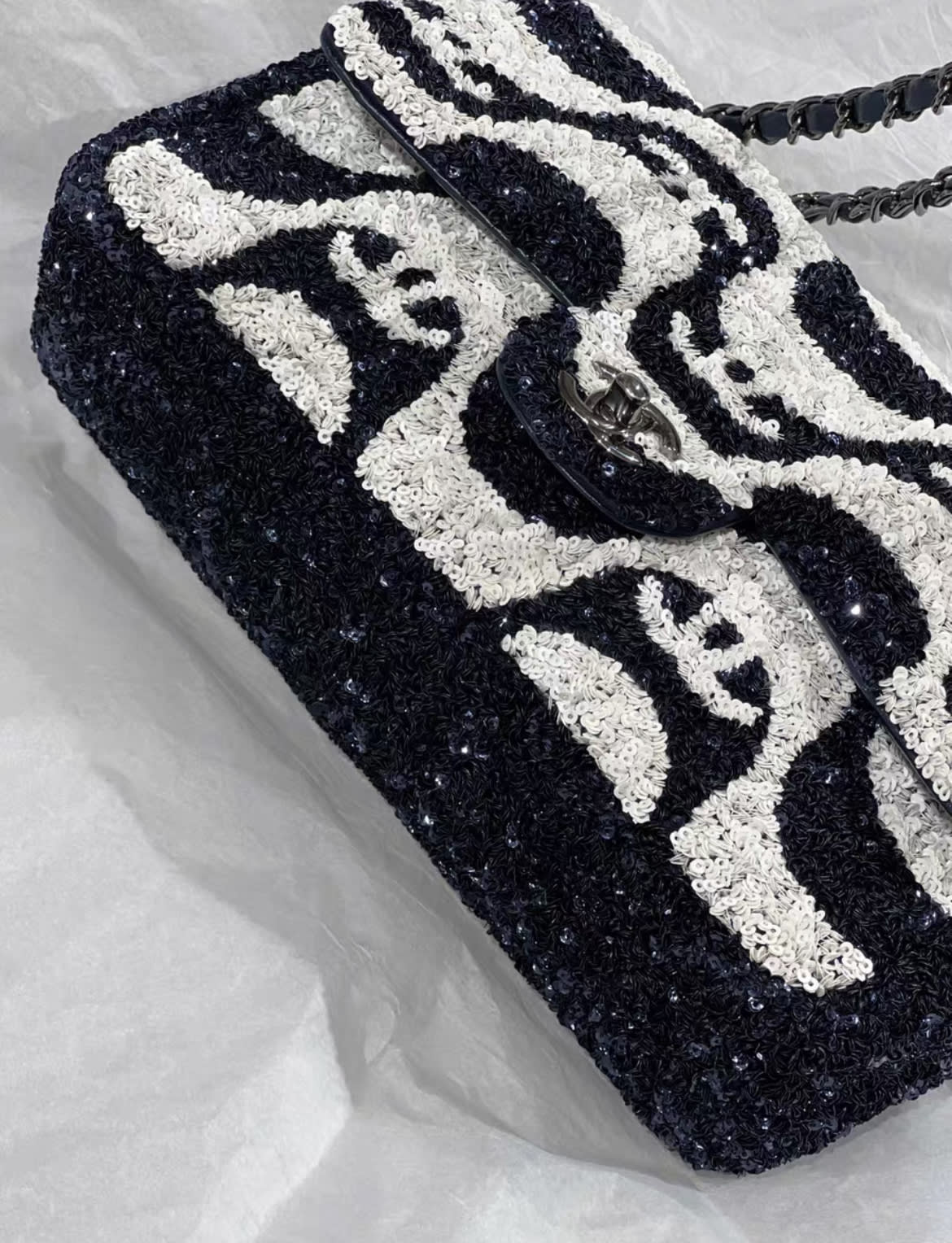 Chanel 21C Black and White Sequin Graffiti Logo Medium Classic Single Flap Ruthenium Hardware - Image 5