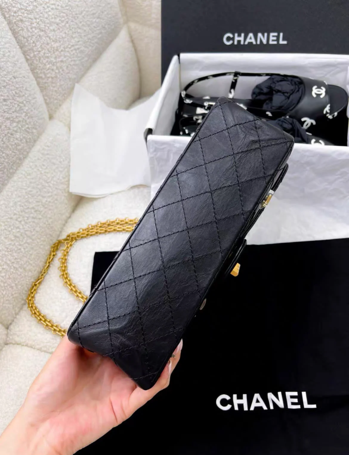 Chanel limited edition badge 2.55 small bag - Image 5