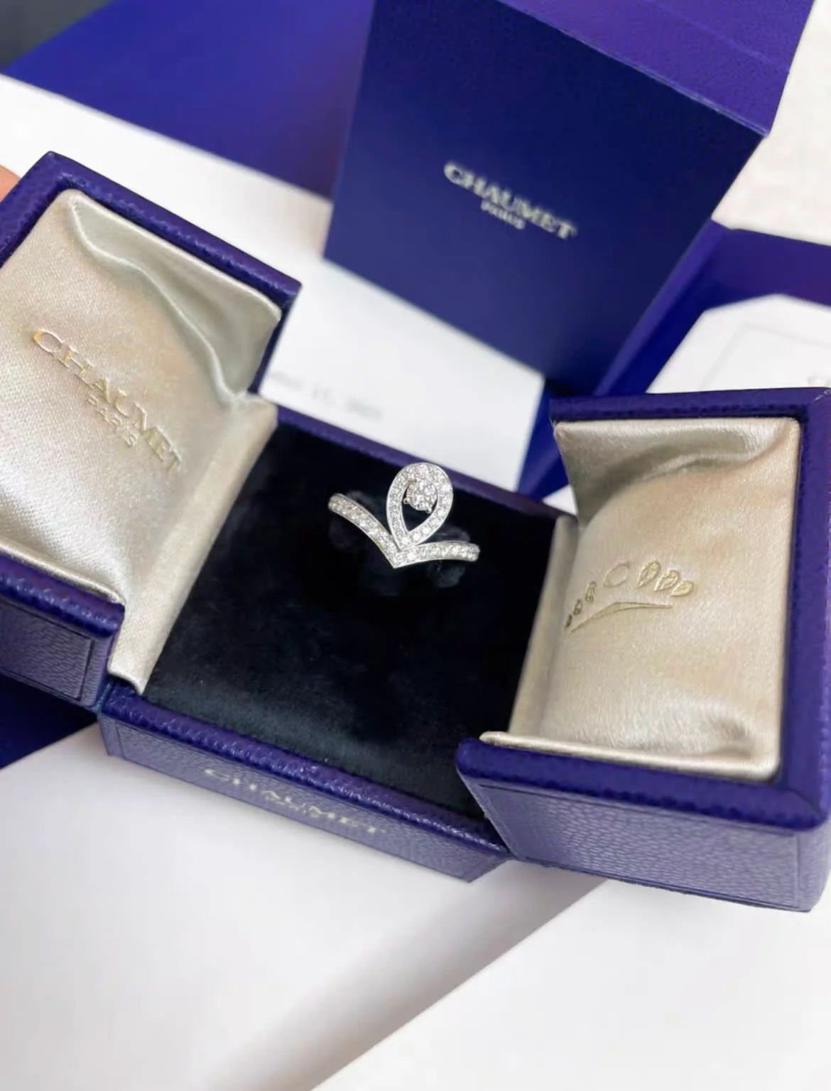 Chaumer Joséphine Aigrette pavé diamond ring - Image 4