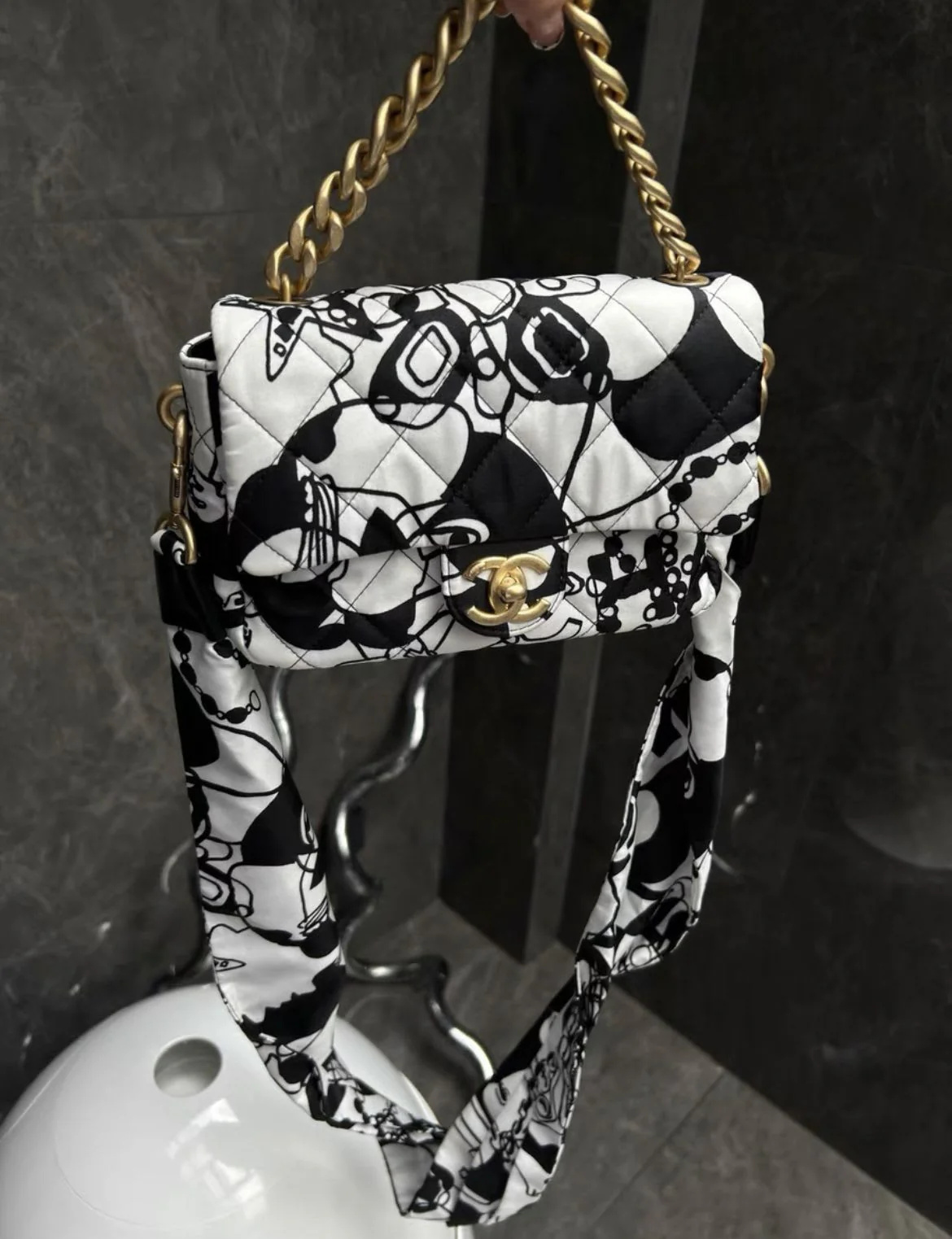 Chanel black and white graffiti bag - Image 3