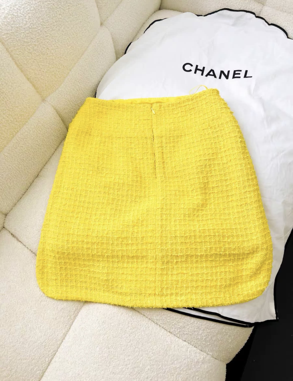 Chanel 22s yellow skirt - Image 2